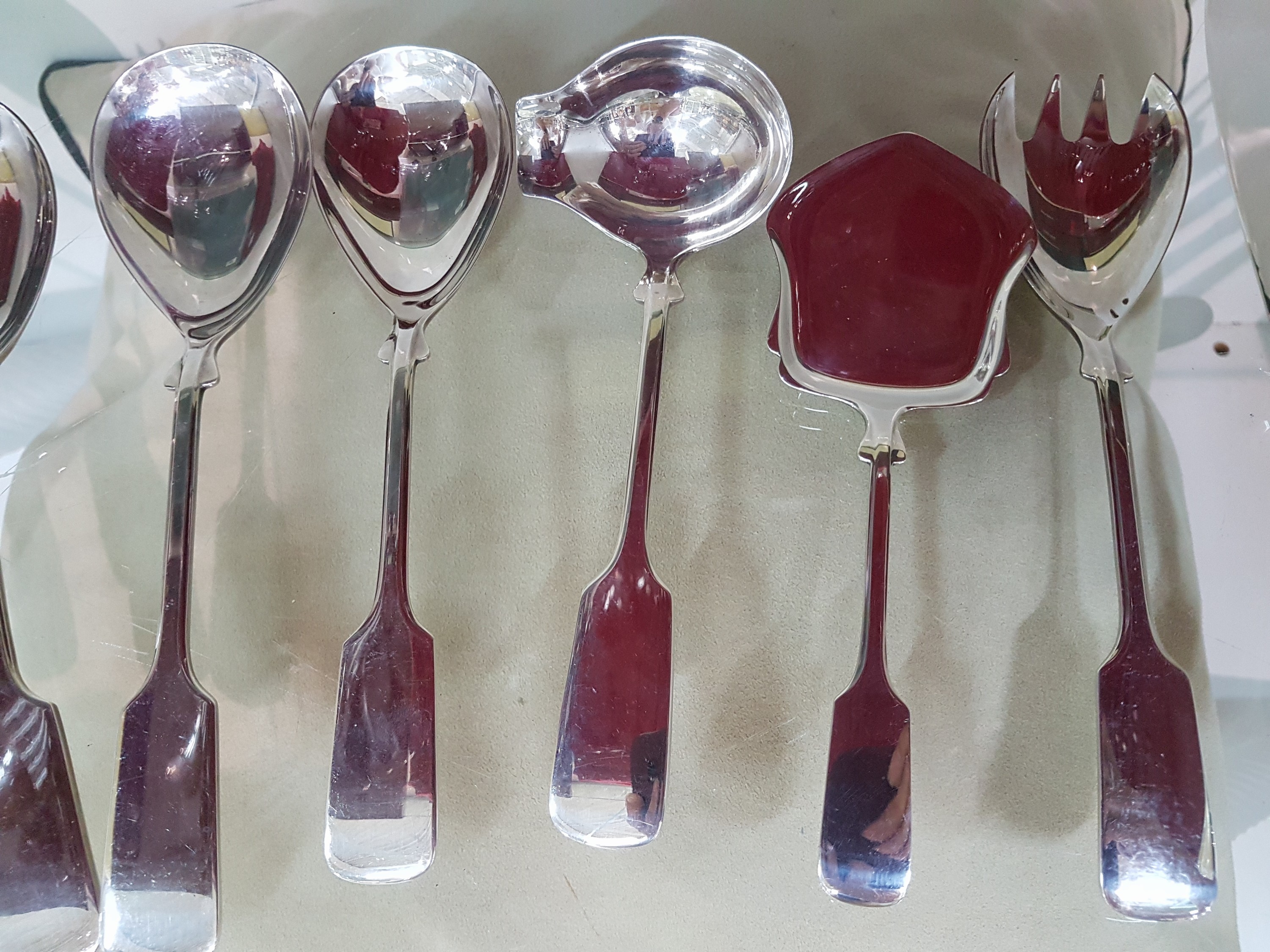 Detail e: 139tlg. Besteck, Modell Alt Spaten, Robbe & Berking, wurde um 1994 erworben, Sterling Silber, 12 Menügaben, 12 Menümesse, 8 Menülöffel, 8 ...