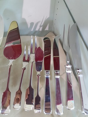 26749421d - 139 pieces Cutlery, model Alt Spaten, Robbe & Berking, 2nd half of the 20th century, sterling silver, 12 menu items, 12 menu items,8 menu spoons, 8 dessert forks, 8 dessert knives, 6 cream spoons, 8 small coffee spoons,6 fruit knives, 8 cake forks, 6 Fish knives, 6fish forks, 2 lobster sticks, fish serving knife, fish serving fork, asparagus server, sauce spoon, soup ladle, carving knife, carving fork, cake server, salad spoon and salad fork large, salad spoon and salad fork small, potato spoon, 2 meat forks large, 2 meat forks small, pie server small, sugar spoon, sugar tongs , 8 cake forks, small butter knife, cheese knife, butter spreader, cheese spreader, cheese knife, and festival edition, 6 mocha spoons in various decors: Alt-Spaten, Alta, Alt-Chippendale, Arcade, Classic Faden and Art Deco, a total of 6942 g including knives, traces of wear, plus four salt shakers with small Silver lid, current new price is around 35,000 Euro
