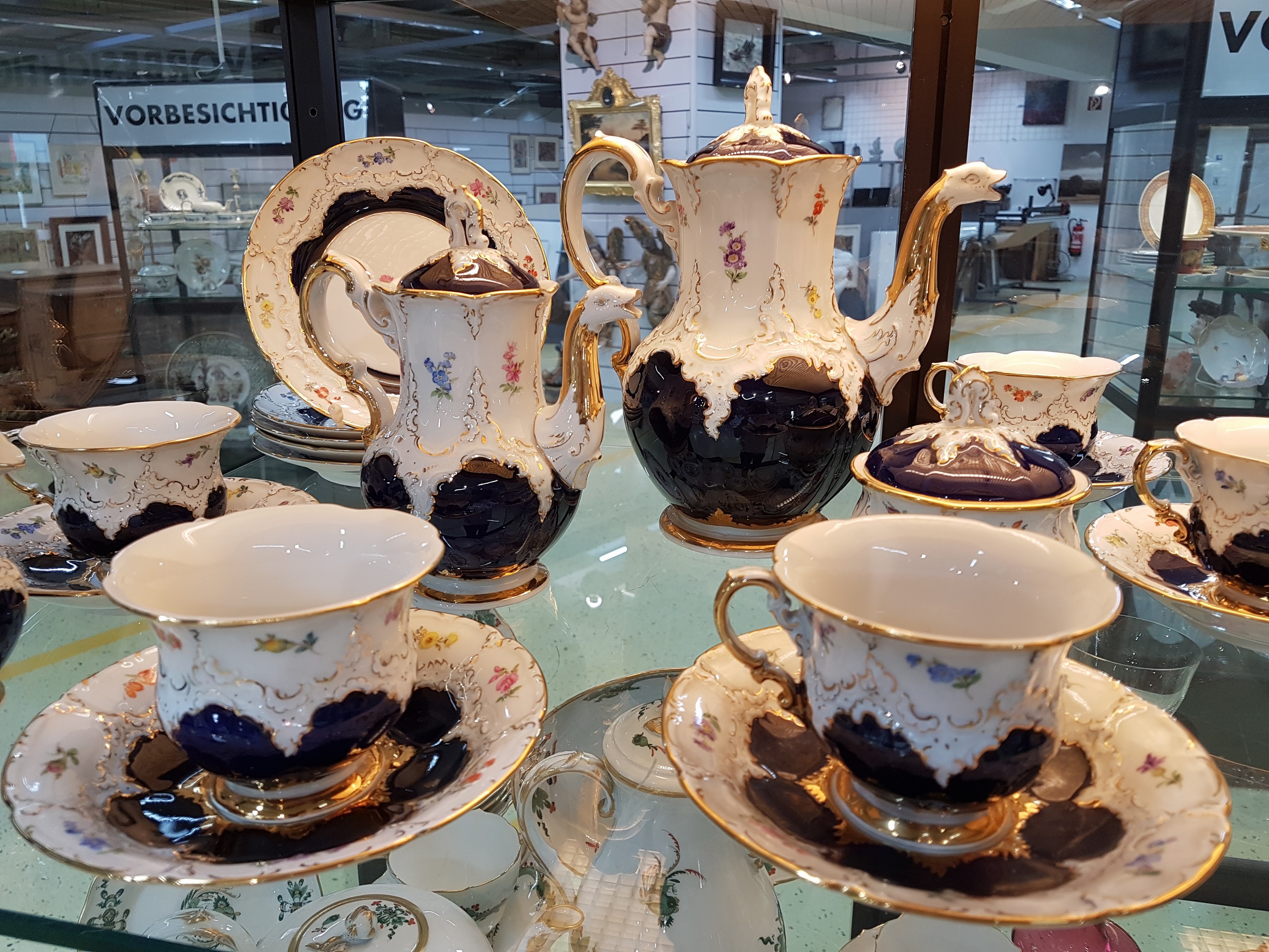 Detail a: Kaffeeservice, Meissen, um 60er Jahre, B-Form, für 5 Personen, 5 Kaffeetassen mit Untertassen, 5 Dessertteller, Kaffeekanne, kl. Kaffeekanne, ...