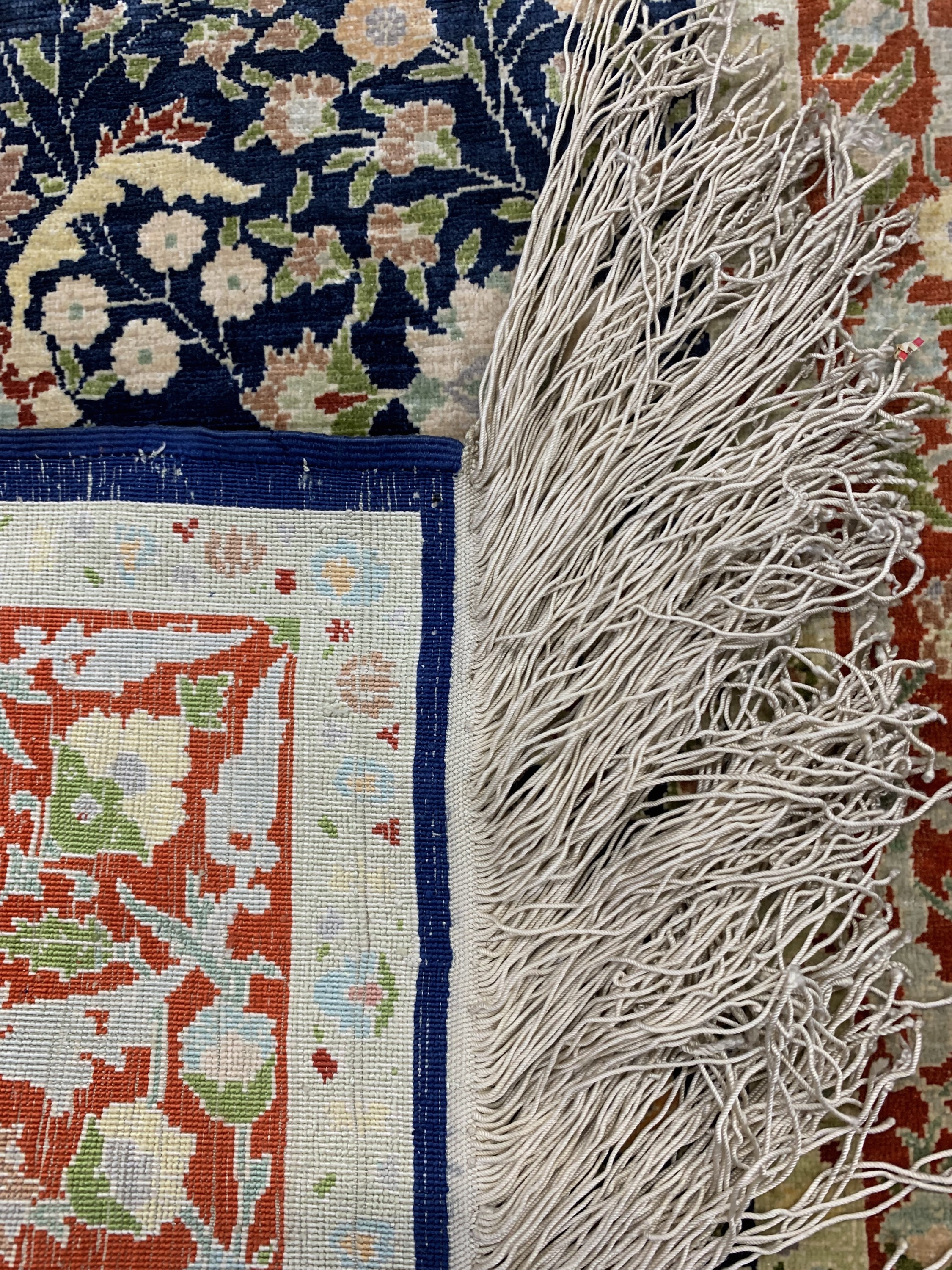 Detail c: Hereke Seide fein, Türkei, um 1950, reine Naturseide, ca. 94 x 67 cm, ca. 1,0 Mio. Kn/qm, EHZ: 1-2