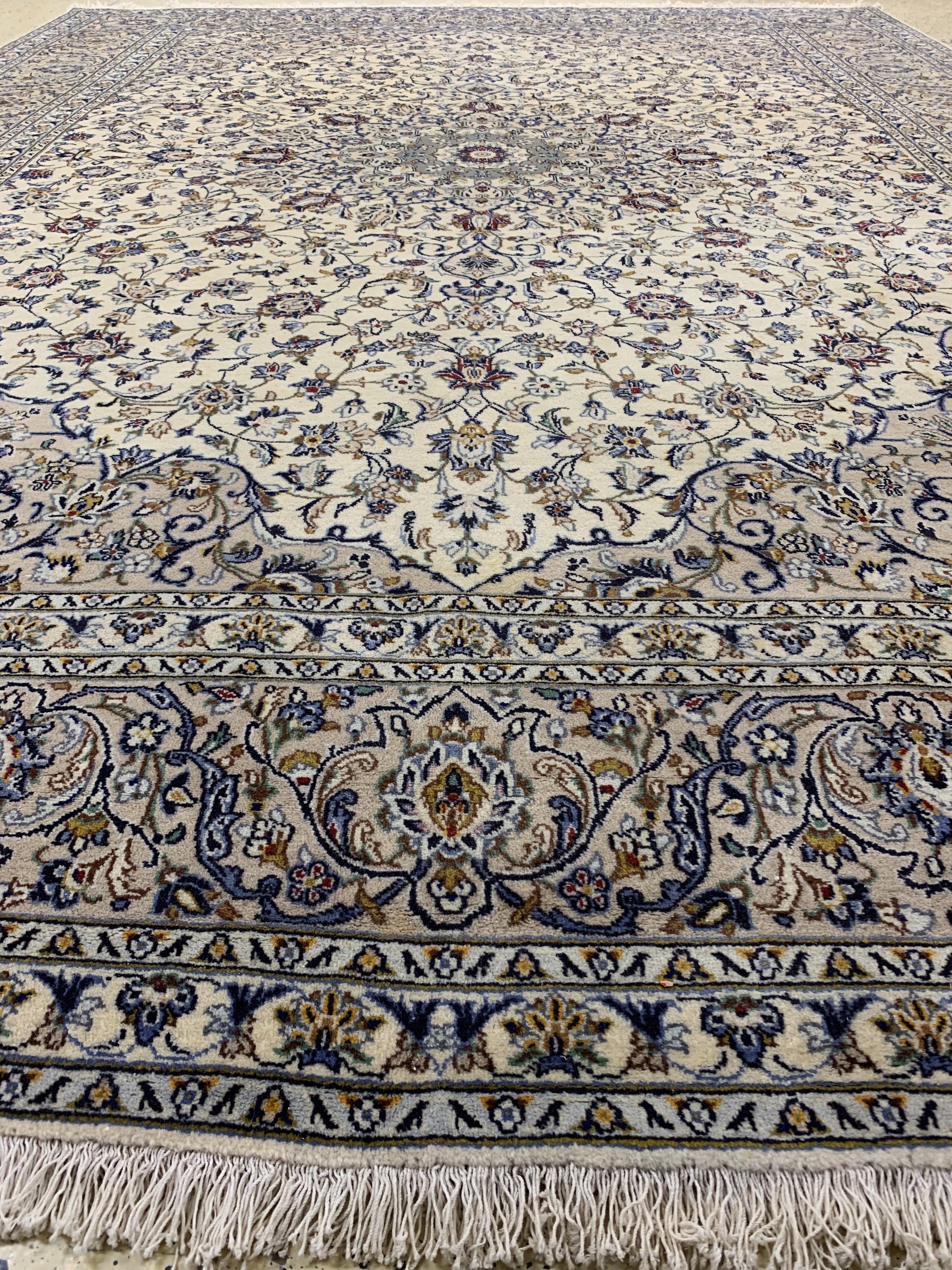 Detail d: Keschan, Persien, Ende 20.Jhd, Wolle auf Baumwolle, ca. 403 x 298 cm, Reinigungsbedürftig, EHZ: 2