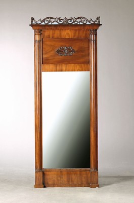 Image 26750297 - Wall mirror, North German, around 1850/60, mahogany veneer mirrored on softwood, attachedhalf columns, orig. Mirror insert, approx. 126x65x8 cm, condition 2-3