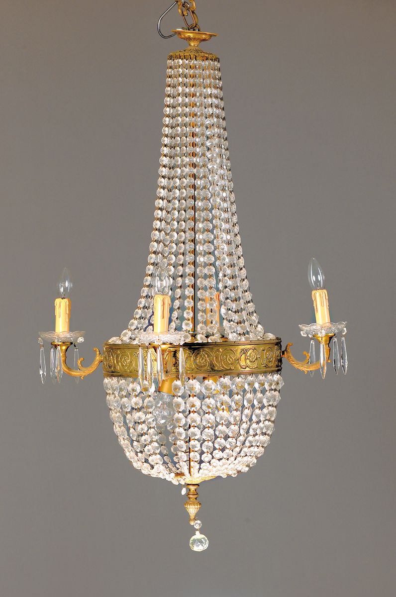 Großer Deckenlüster, um 1900/20, innen 2, außen 4 Brennstellen, reicher Glasbehang aus Glasgliederketten und Kristallprismen, Elektrifizierung ...
