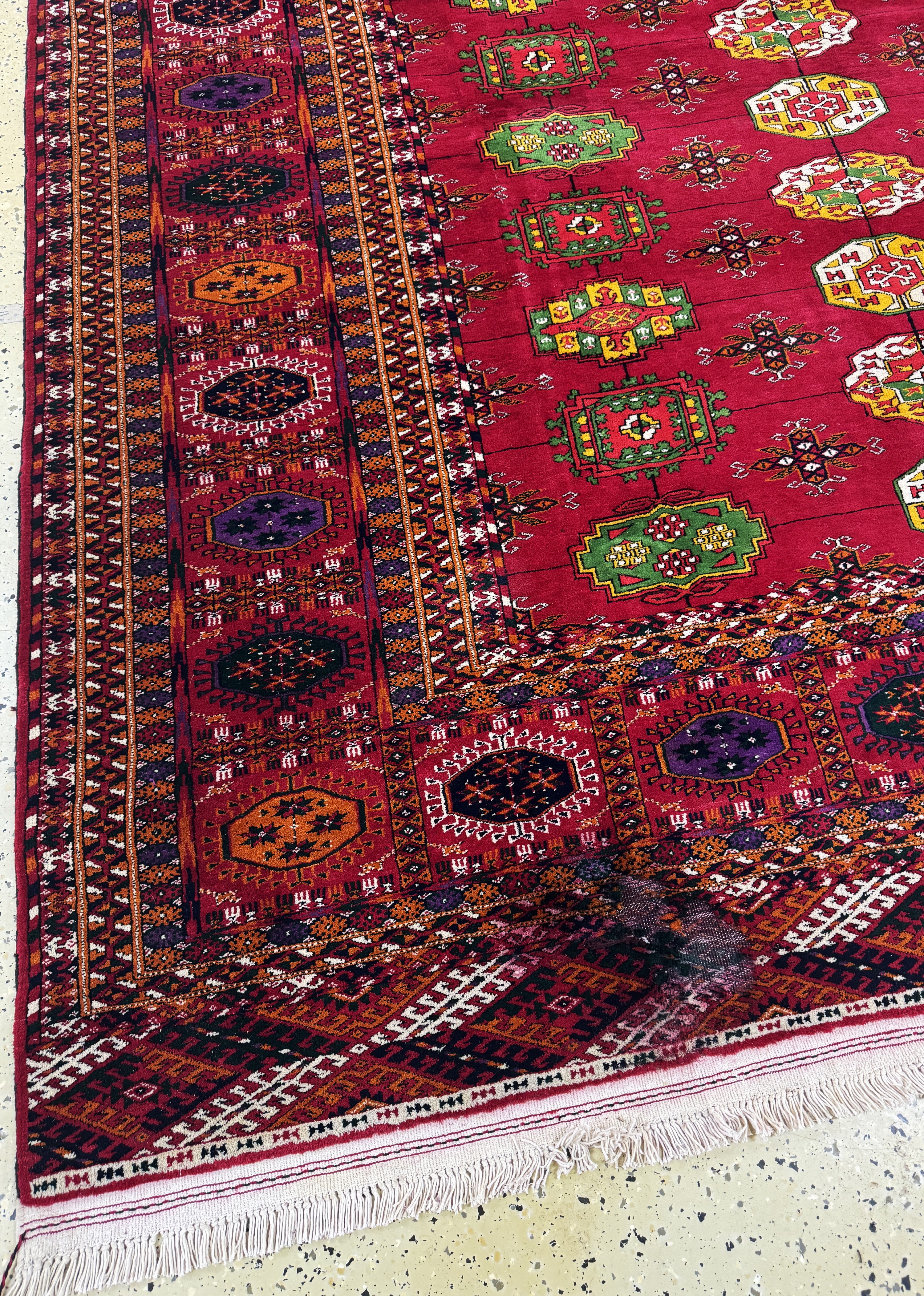 Detail c: Buchara"Palastteppich", Turkmenistan, Auftragsarbeit, ca. 10 Jahre, Wolle auf Wolle,ca. 720 x 364 cm, untere Bordüre verfärbt & ...