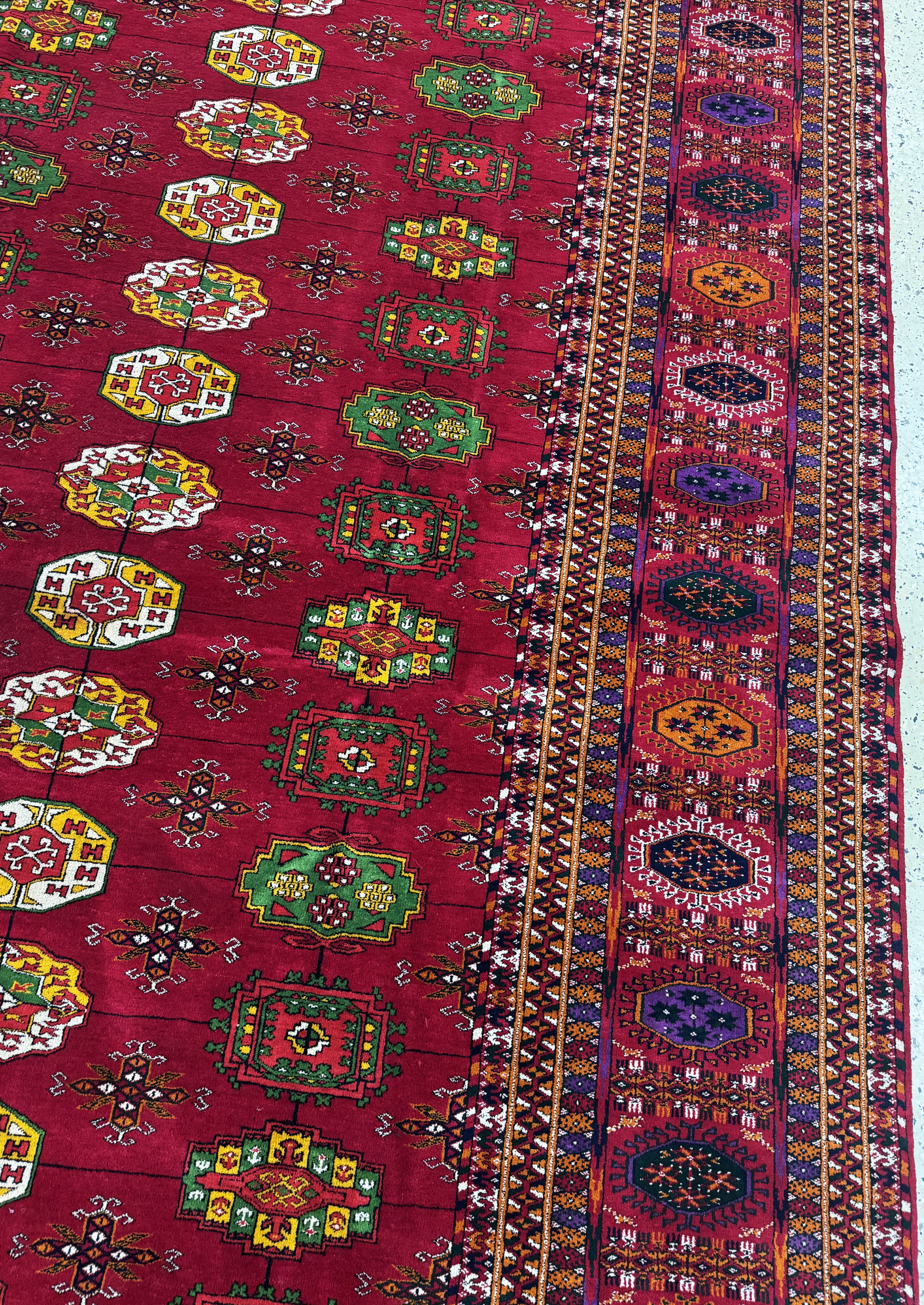 Detail f: Buchara"Palastteppich", Turkmenistan, Auftragsarbeit, ca. 10 Jahre, Wolle auf Wolle,ca. 720 x 364 cm, untere Bordüre verfärbt & ...