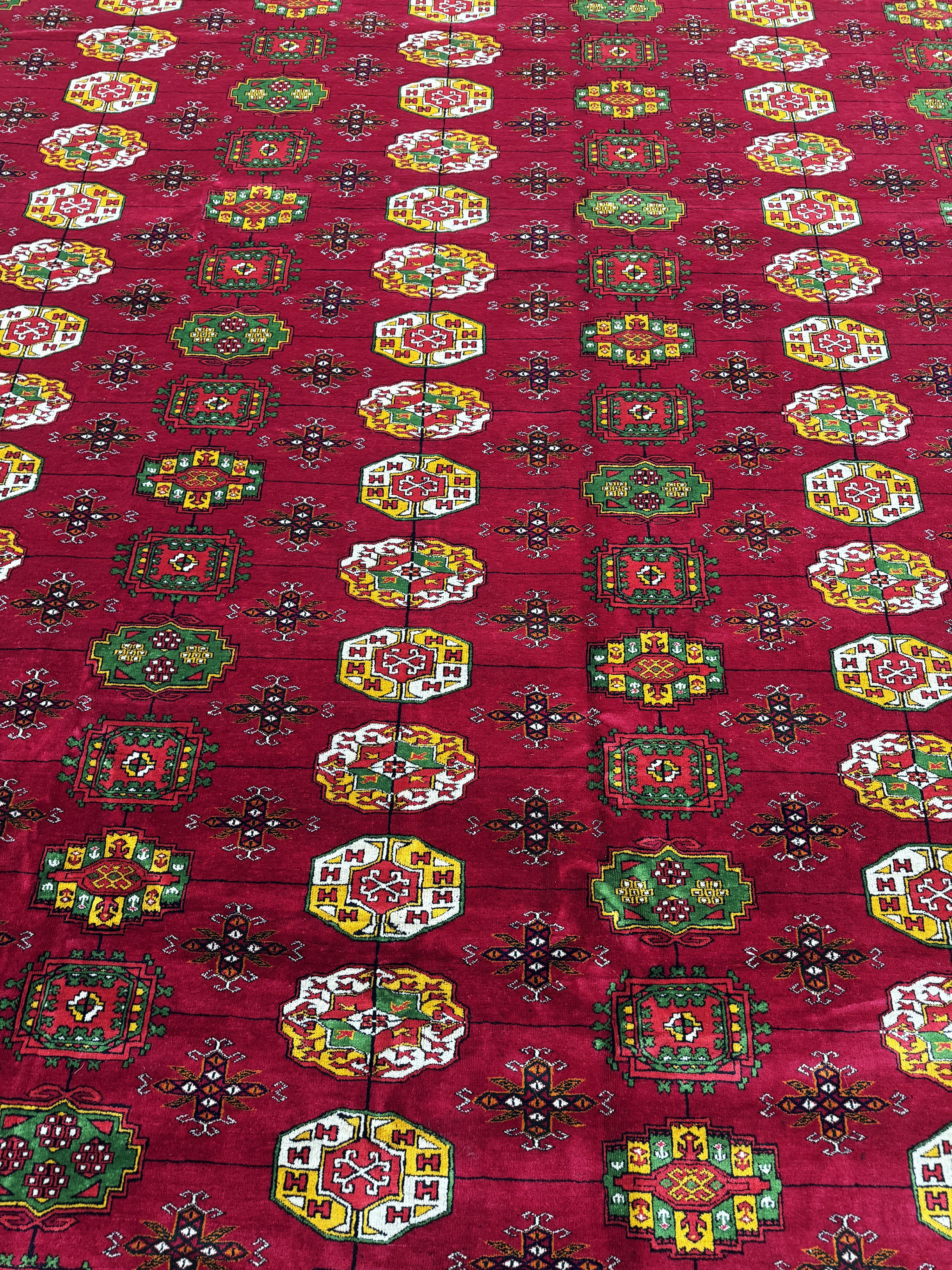 Detail h: Buchara"Palastteppich", Turkmenistan, Auftragsarbeit, ca. 10 Jahre, Wolle auf Wolle,ca. 720 x 364 cm, untere Bordüre verfärbt & ...