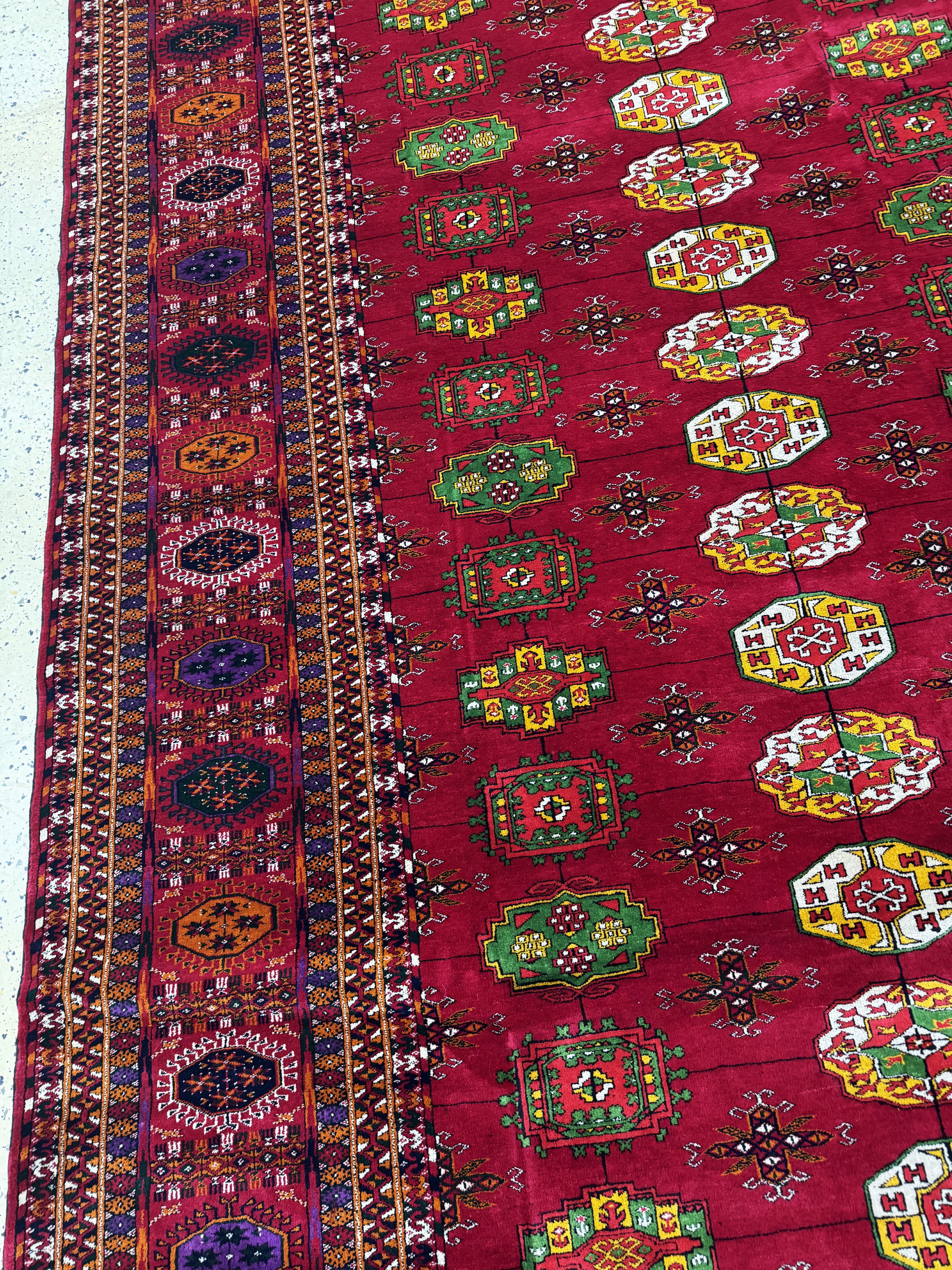 Detail i: Buchara"Palastteppich", Turkmenistan, Auftragsarbeit, ca. 10 Jahre, Wolle auf Wolle,ca. 720 x 364 cm, untere Bordüre verfärbt & ...