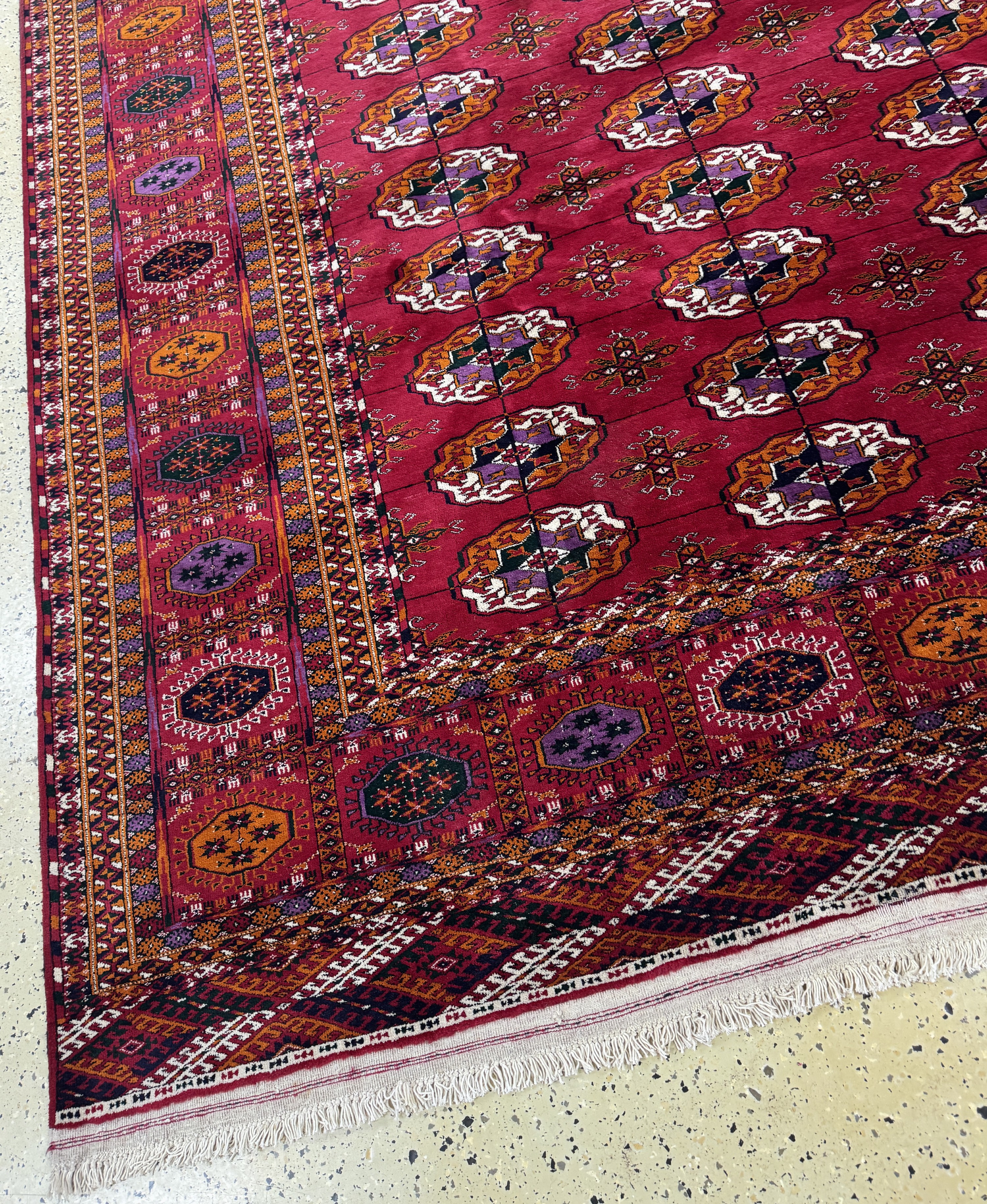 Detail i: Buchara"Palastteppich", Turkmenistan, Auftragsarbeit, ca. 10 Jahre, Wolle auf Wolle,ca. 711 x 364 cm, EHZ: 1-2(paar kleine Mottenfrass ...