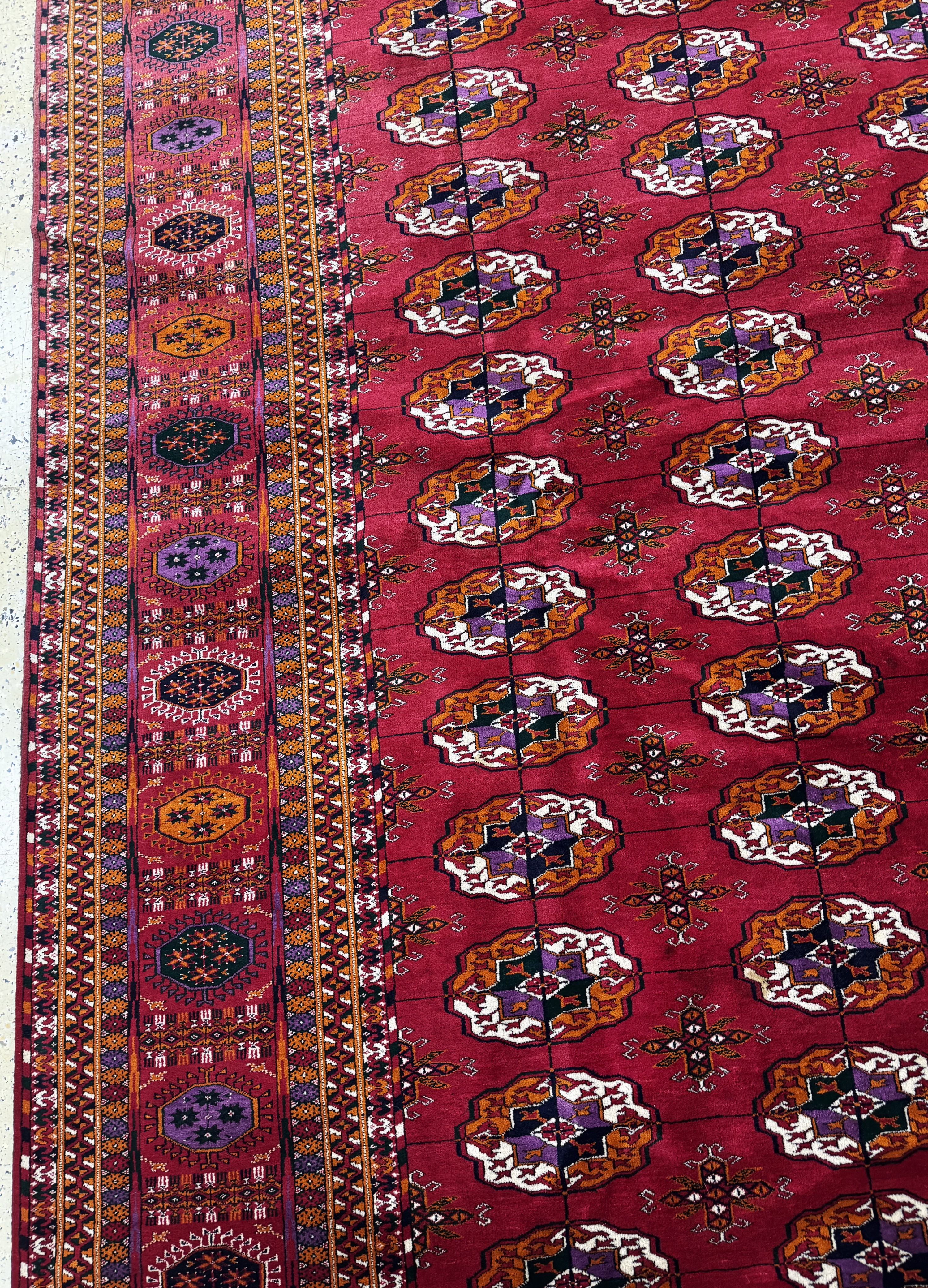 Detail j: Buchara"Palastteppich", Turkmenistan, Auftragsarbeit, ca. 10 Jahre, Wolle auf Wolle,ca. 711 x 364 cm, EHZ: 1-2(paar kleine Mottenfrass ...