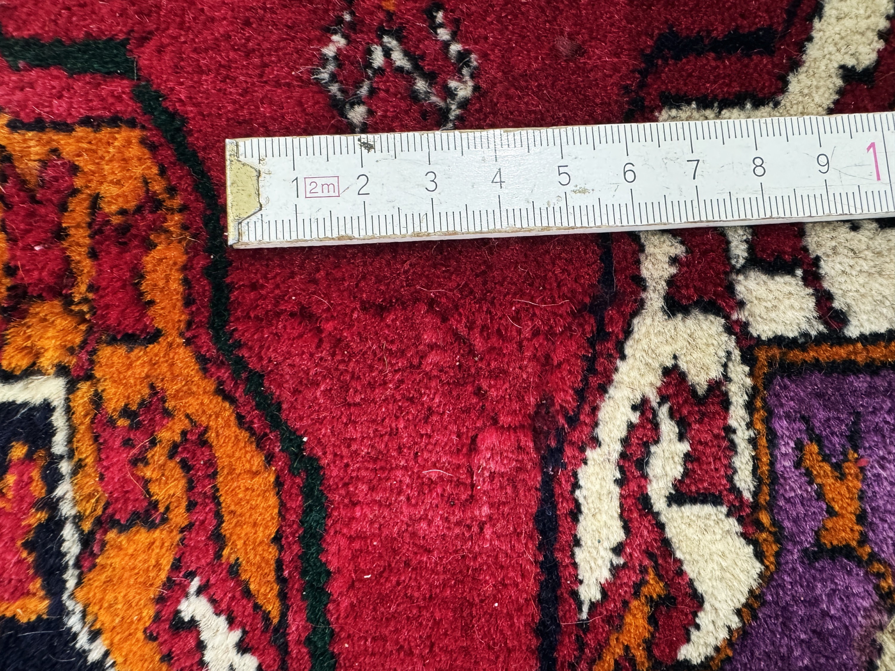 Detail q: Buchara"Palastteppich", Turkmenistan, Auftragsarbeit, ca. 10 Jahre, Wolle auf Wolle,ca. 711 x 364 cm, EHZ: 1-2(paar kleine Mottenfrass ...