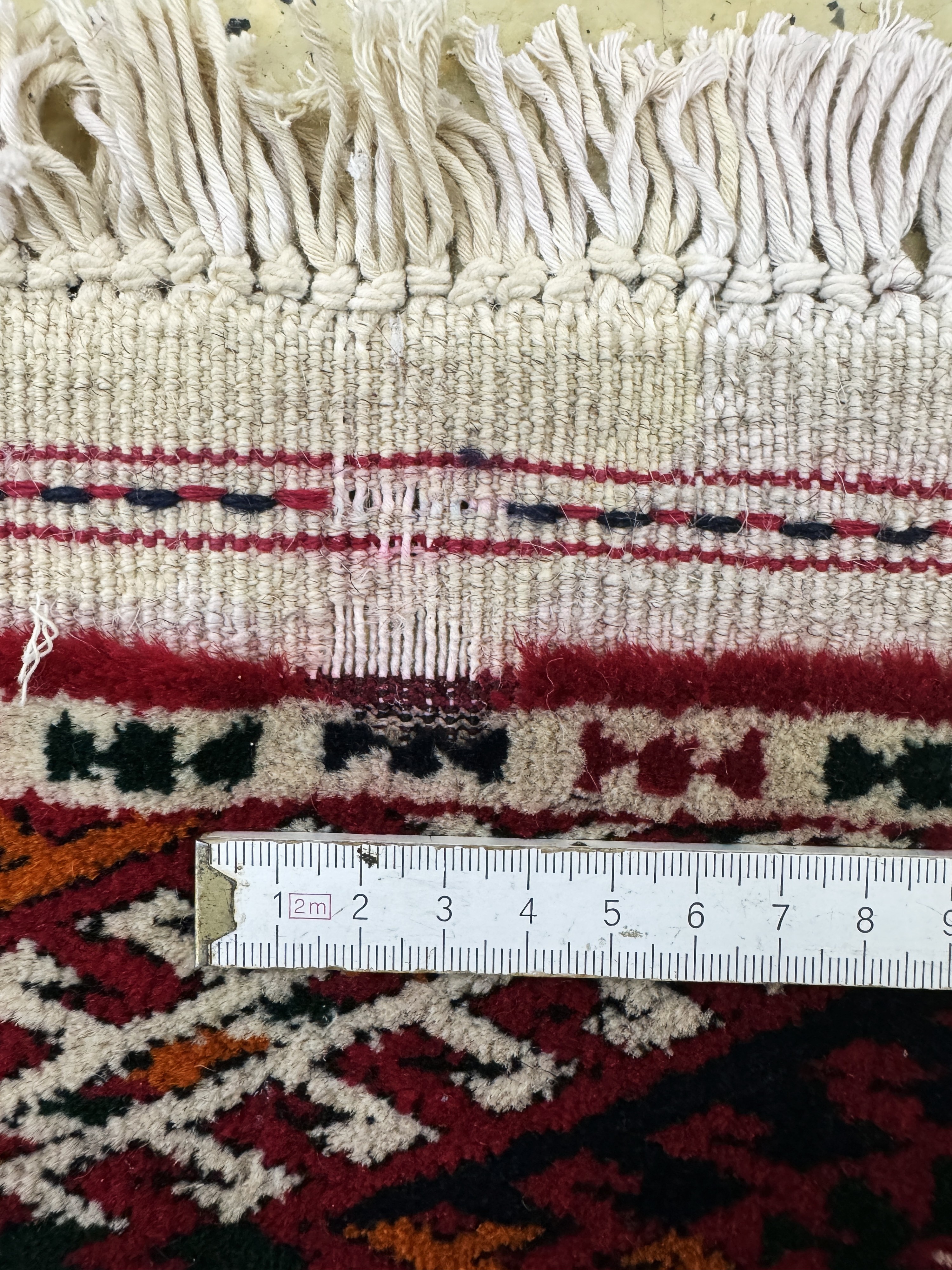 Detail r: Buchara"Palastteppich", Turkmenistan, Auftragsarbeit, ca. 10 Jahre, Wolle auf Wolle,ca. 711 x 364 cm, EHZ: 1-2(paar kleine Mottenfrass ...