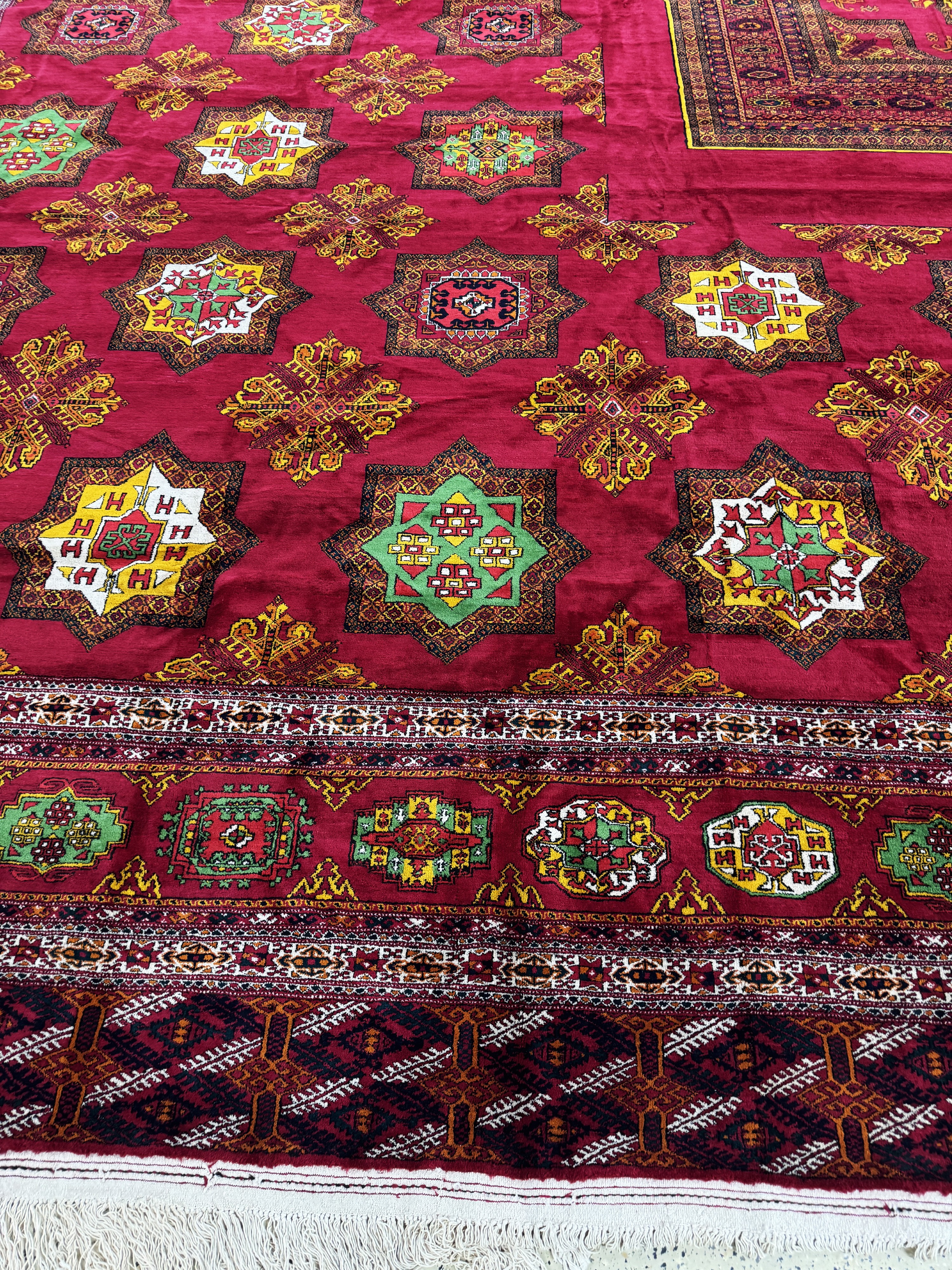 Detail c: Buchara"Palastteppich", Turkmenistan, Auftragsarbeit, ca. 10 Jahre, Wolle auf Wolle,ca. 710 x 820 cm, EHZ:(nahezu neuwertig).