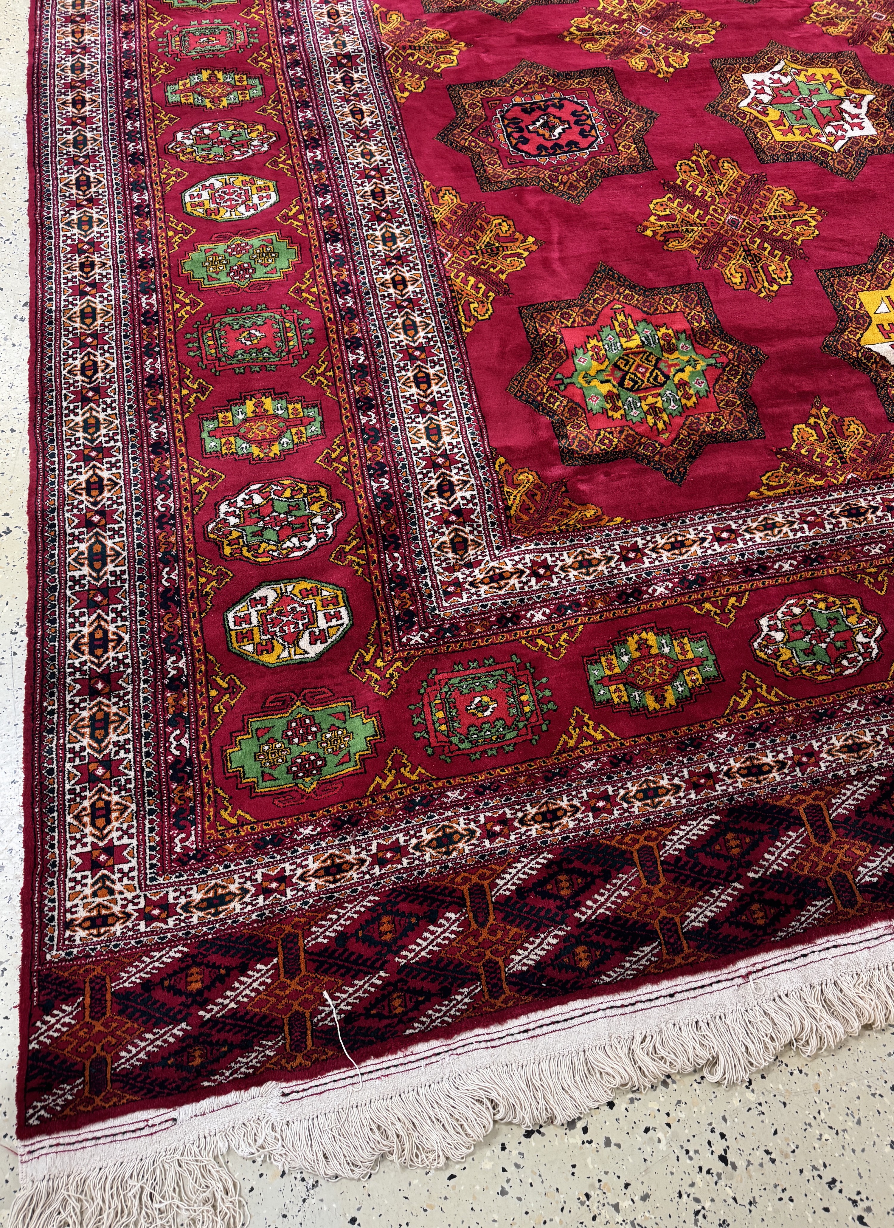 Detail d: Buchara"Palastteppich", Turkmenistan, Auftragsarbeit, ca. 10 Jahre, Wolle auf Wolle,ca. 710 x 820 cm, EHZ:(nahezu neuwertig).