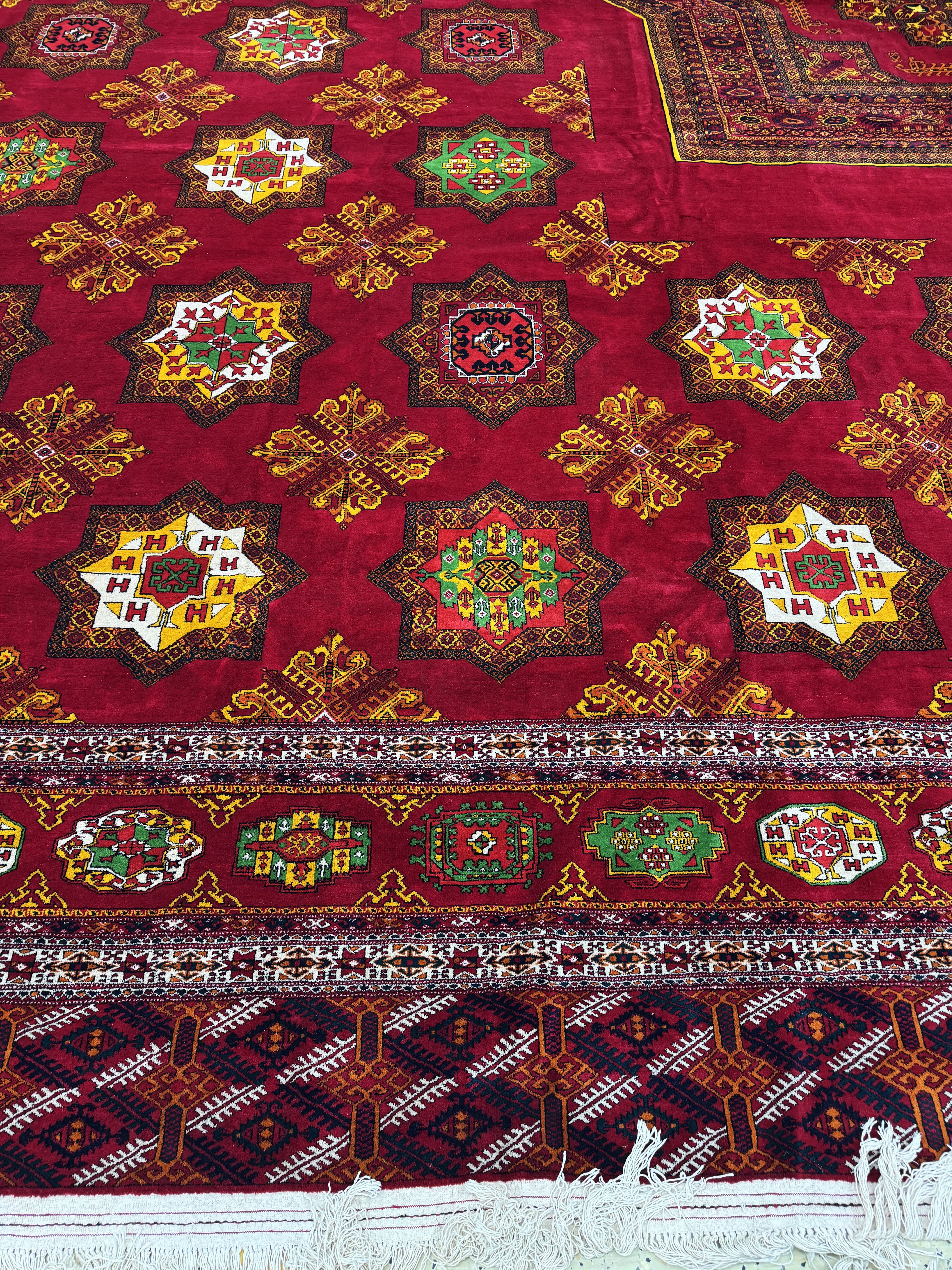 Detail f: Buchara"Palastteppich", Turkmenistan, Auftragsarbeit, ca. 10 Jahre, Wolle auf Wolle,ca. 710 x 820 cm, EHZ:(nahezu neuwertig).