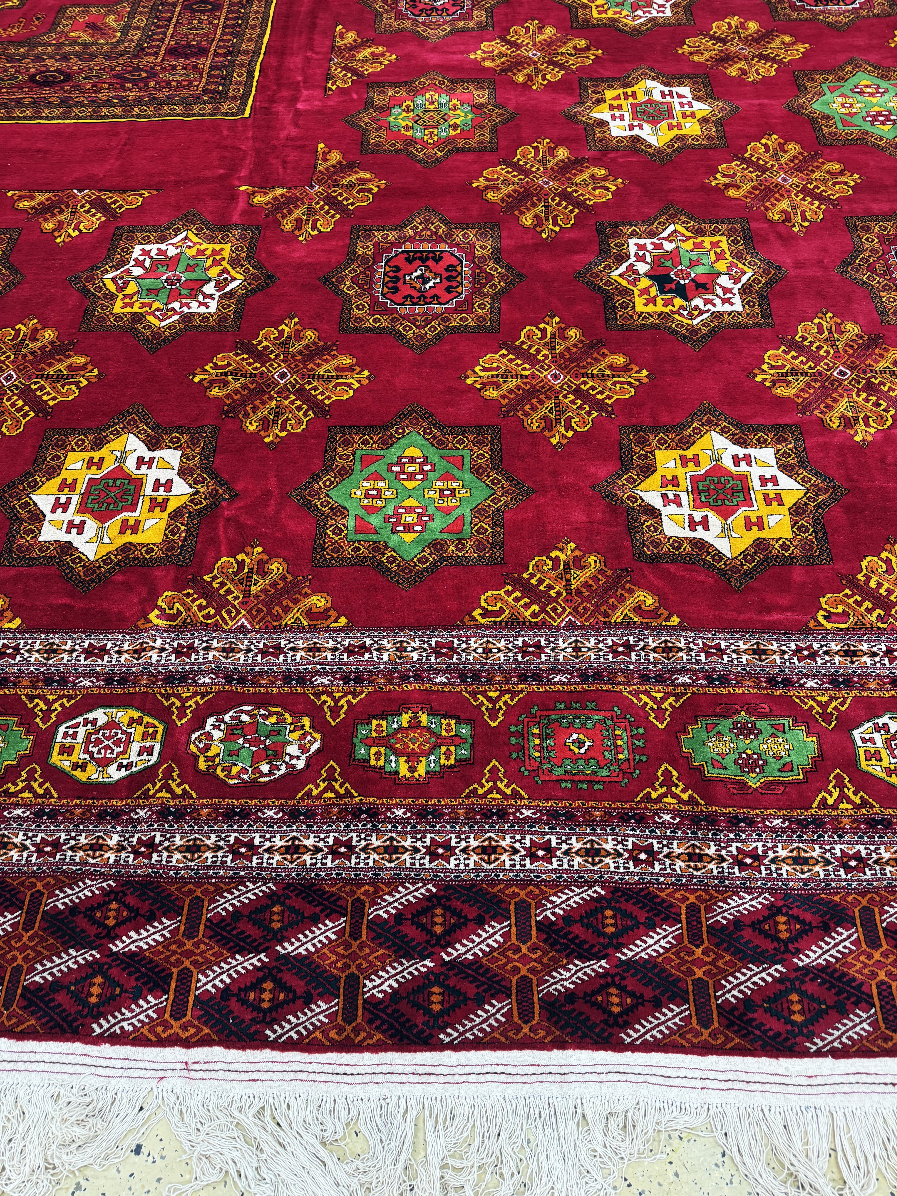Detail g: Buchara"Palastteppich", Turkmenistan, Auftragsarbeit, ca. 10 Jahre, Wolle auf Wolle,ca. 710 x 820 cm, EHZ:(nahezu neuwertig).