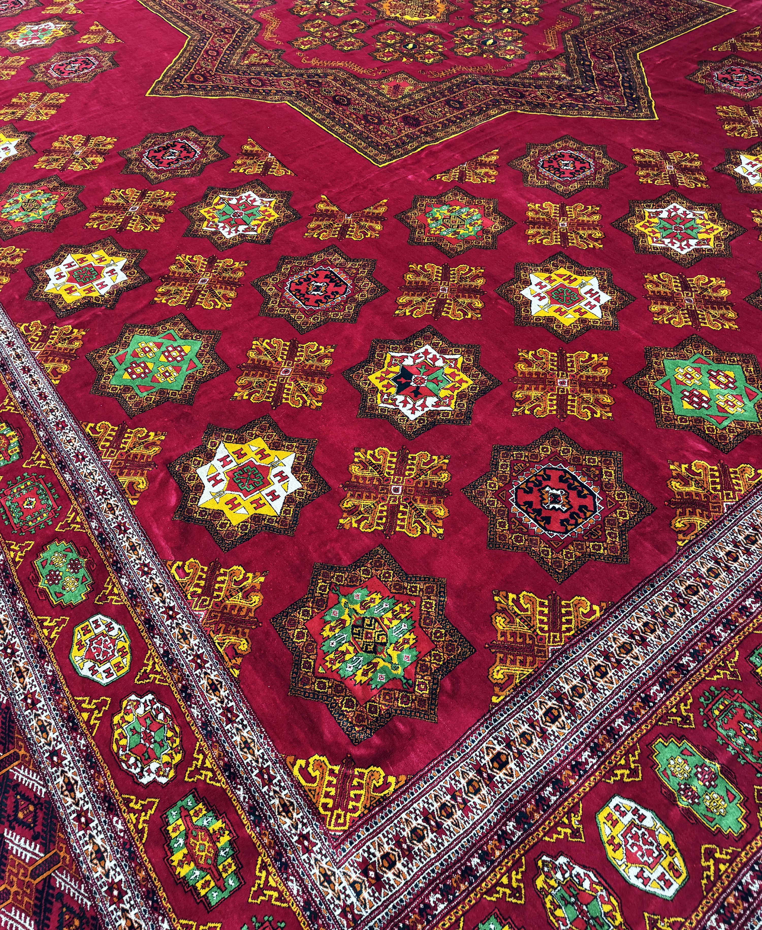Detail i: Buchara"Palastteppich", Turkmenistan, Auftragsarbeit, ca. 10 Jahre, Wolle auf Wolle,ca. 710 x 820 cm, EHZ:(nahezu neuwertig).