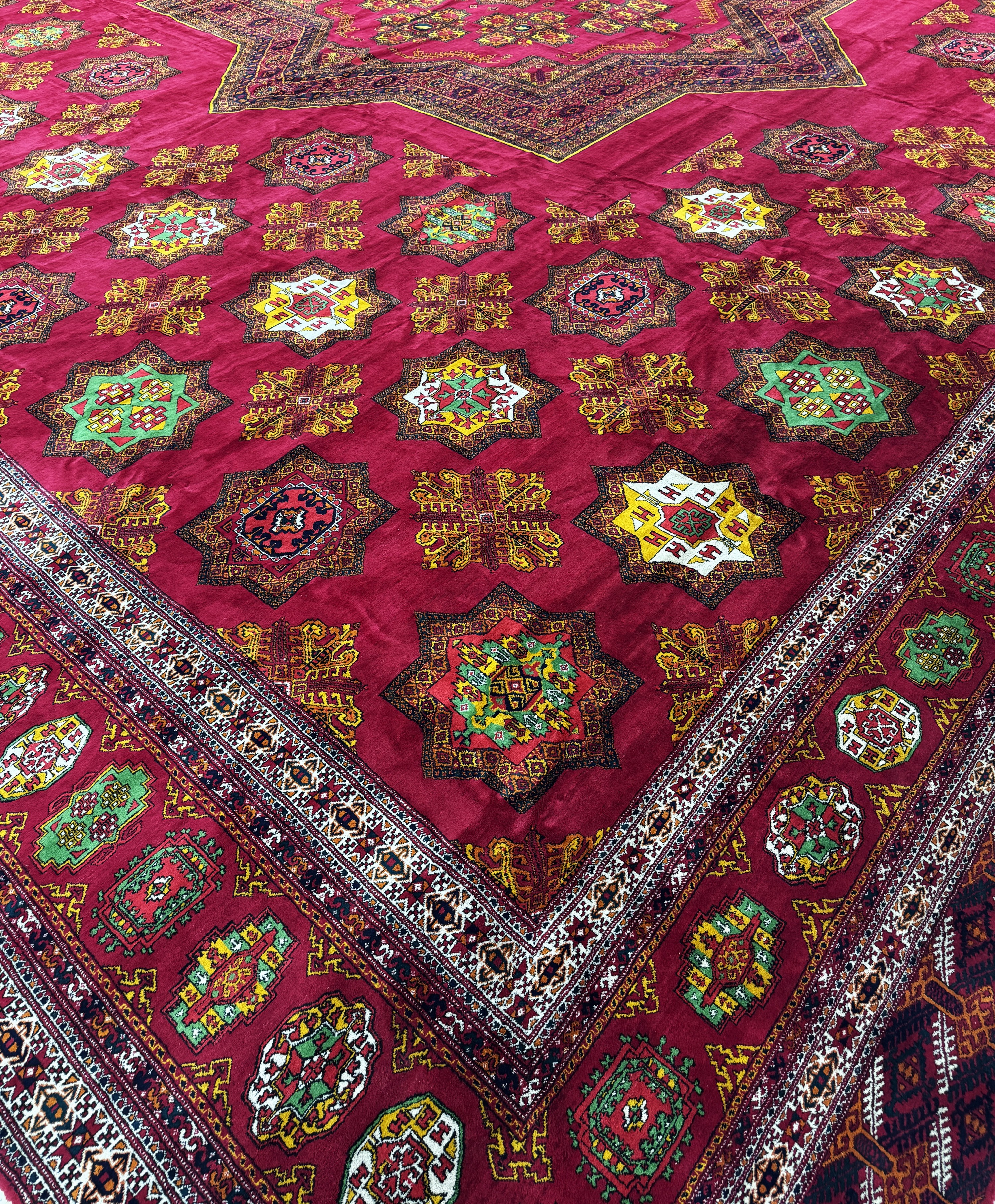 Detail j: Buchara"Palastteppich", Turkmenistan, Auftragsarbeit, ca. 10 Jahre, Wolle auf Wolle,ca. 710 x 820 cm, EHZ:(nahezu neuwertig).