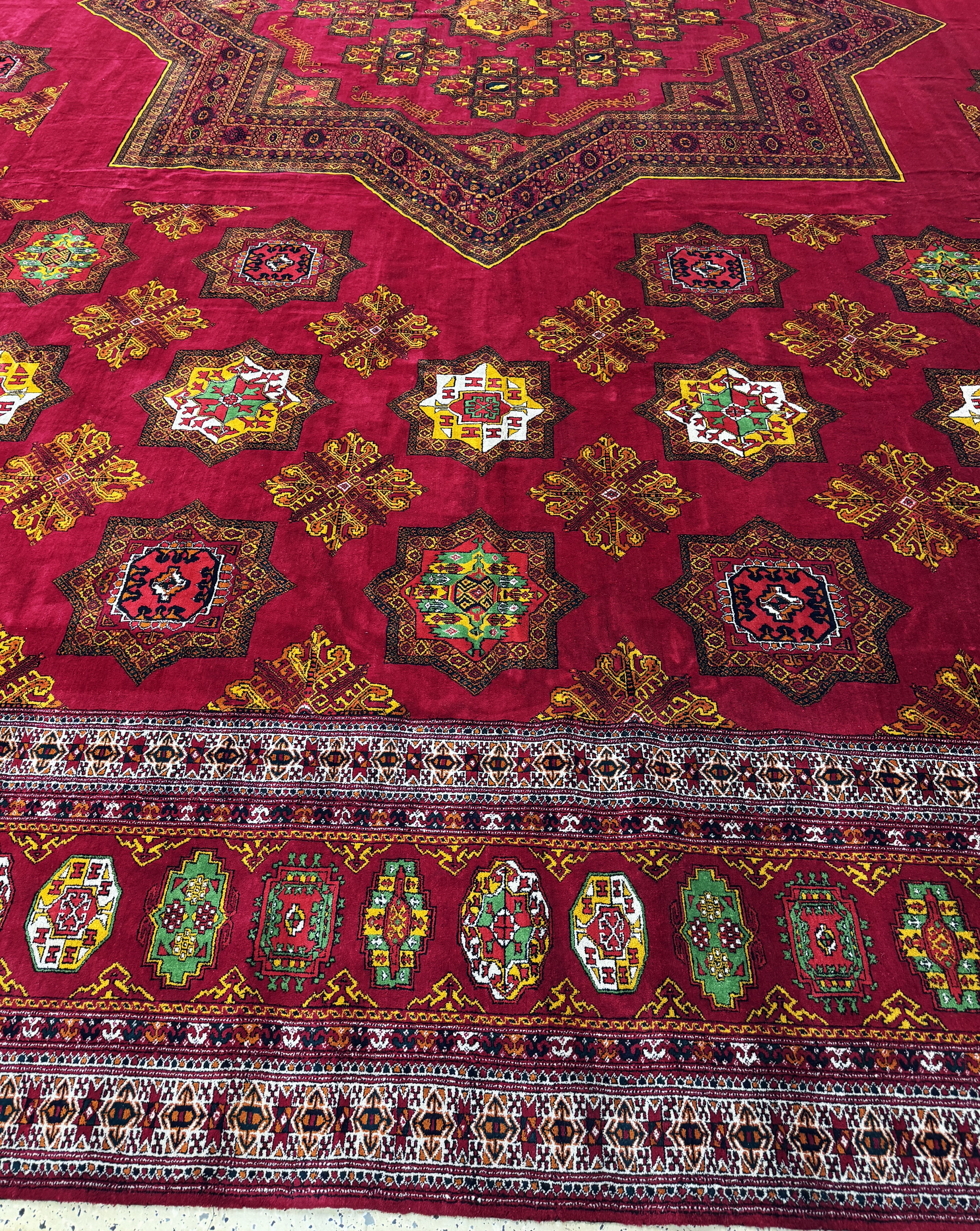 Detail n: Buchara"Palastteppich", Turkmenistan, Auftragsarbeit, ca. 10 Jahre, Wolle auf Wolle,ca. 710 x 820 cm, EHZ:(nahezu neuwertig).