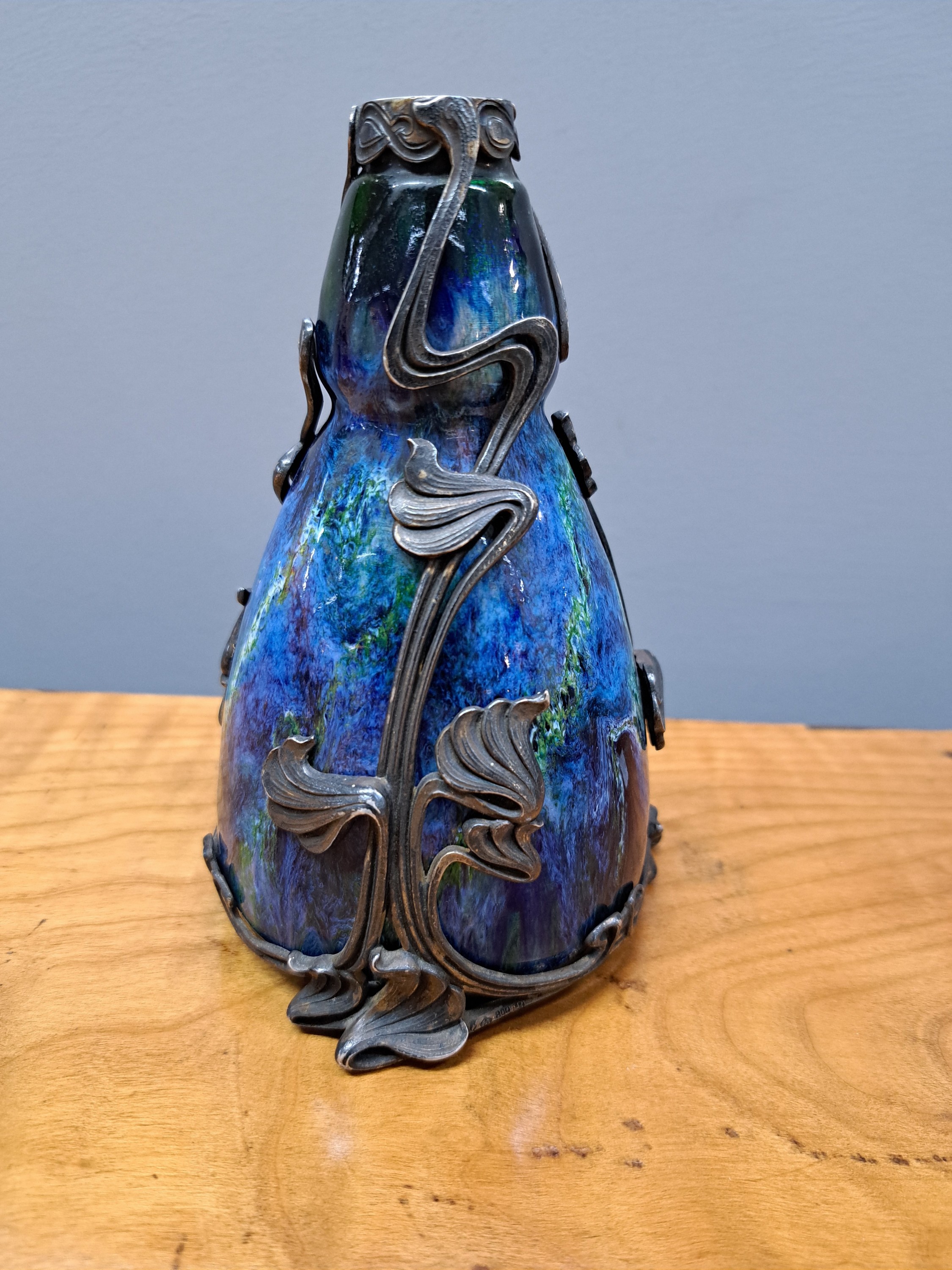 Detail c: Jugendstilvase, deutsch, um 1900, emaillierter Korpus min. best., 800er Silbermontur, floral verziert, leicht beschädigt an Montur und Korpus, H. ...