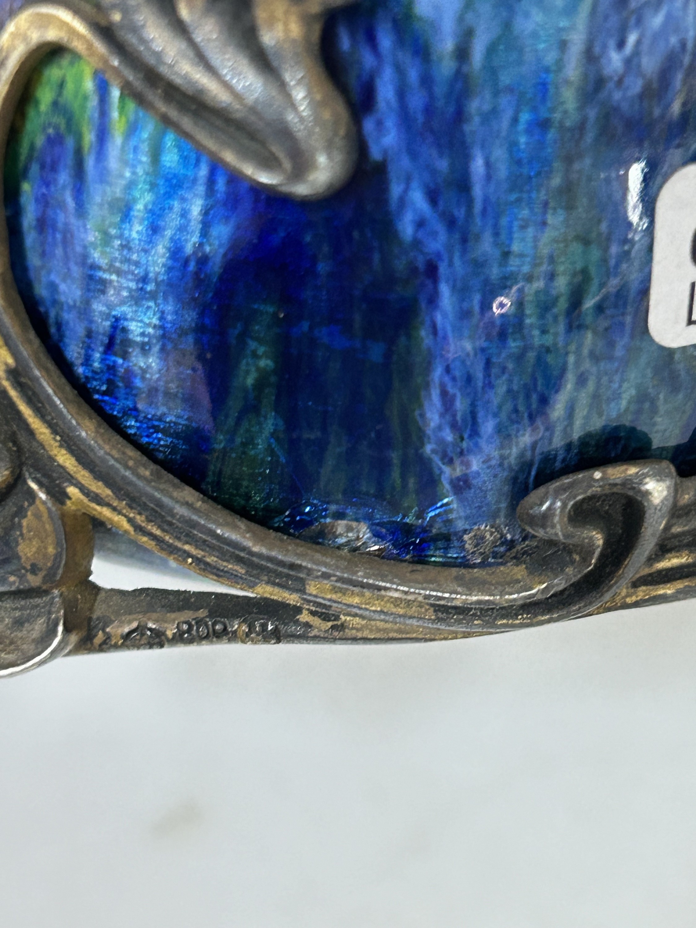 Detail g: Jugendstilvase, deutsch, um 1900, emaillierter Korpus min. best., 800er Silbermontur, floral verziert, leicht beschädigt an Montur und Korpus, H. ...