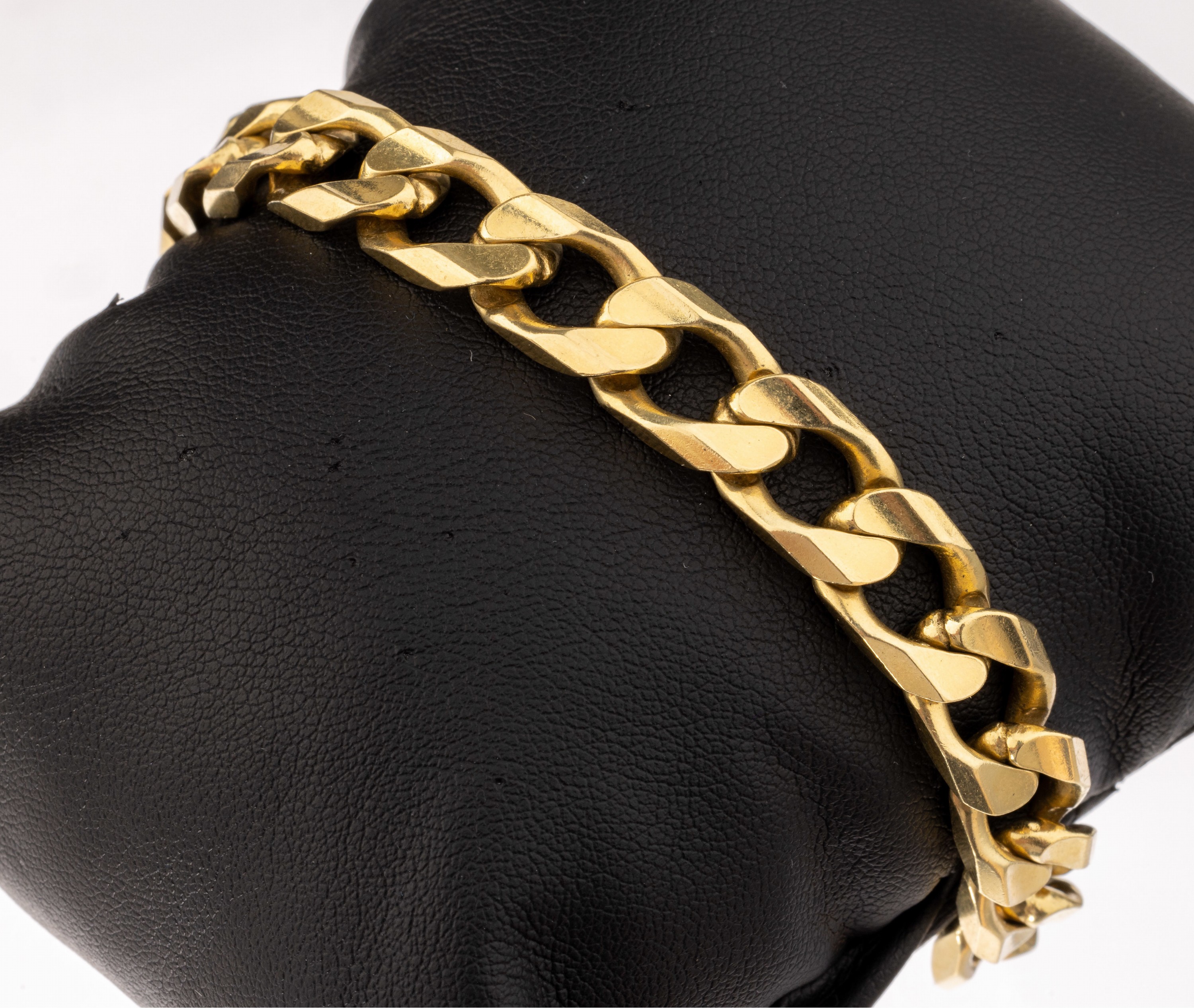 18 kt Gold Armband, GG 750/000, schwere massive Ausführung, L. ca. 20.5 cm, Kastenschloss mit 2 Sicherheitsachten, ca. 55.4 g