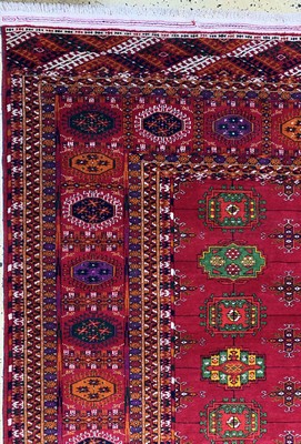 26750534e - Bukhara#"Palace Carpet#", Turkmenistan, commissioned work, approx. 10 years, wool on wool, approx. 720 x 364 cm, lower border discolored, EHZ: 2 (10 cm tear). Antique, old and decorative collector Orientalrugs, Carpets, Textiles and Flatweaves