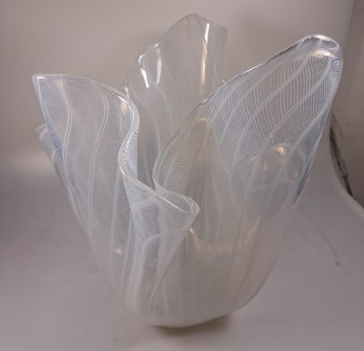 26750544c - large Vase/handkerchief vase, Venini, Fazzoletto, colorless glass, with white grid- shaped meltings, etched signature, height approx. 27 cm, width approx. 29 cm