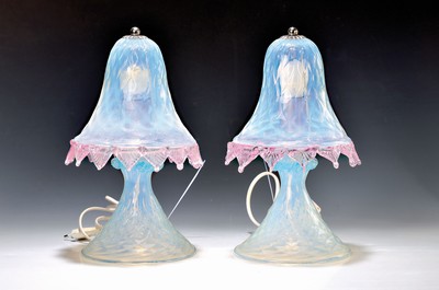 Image 26750546 - Pair of table lamps, Murano, 2nd half, 20th century, colorless opalescent glass, with rose-colored stylized edge of leaves, one burning point each, intact, electrical not checked, height approx. 30 cm
