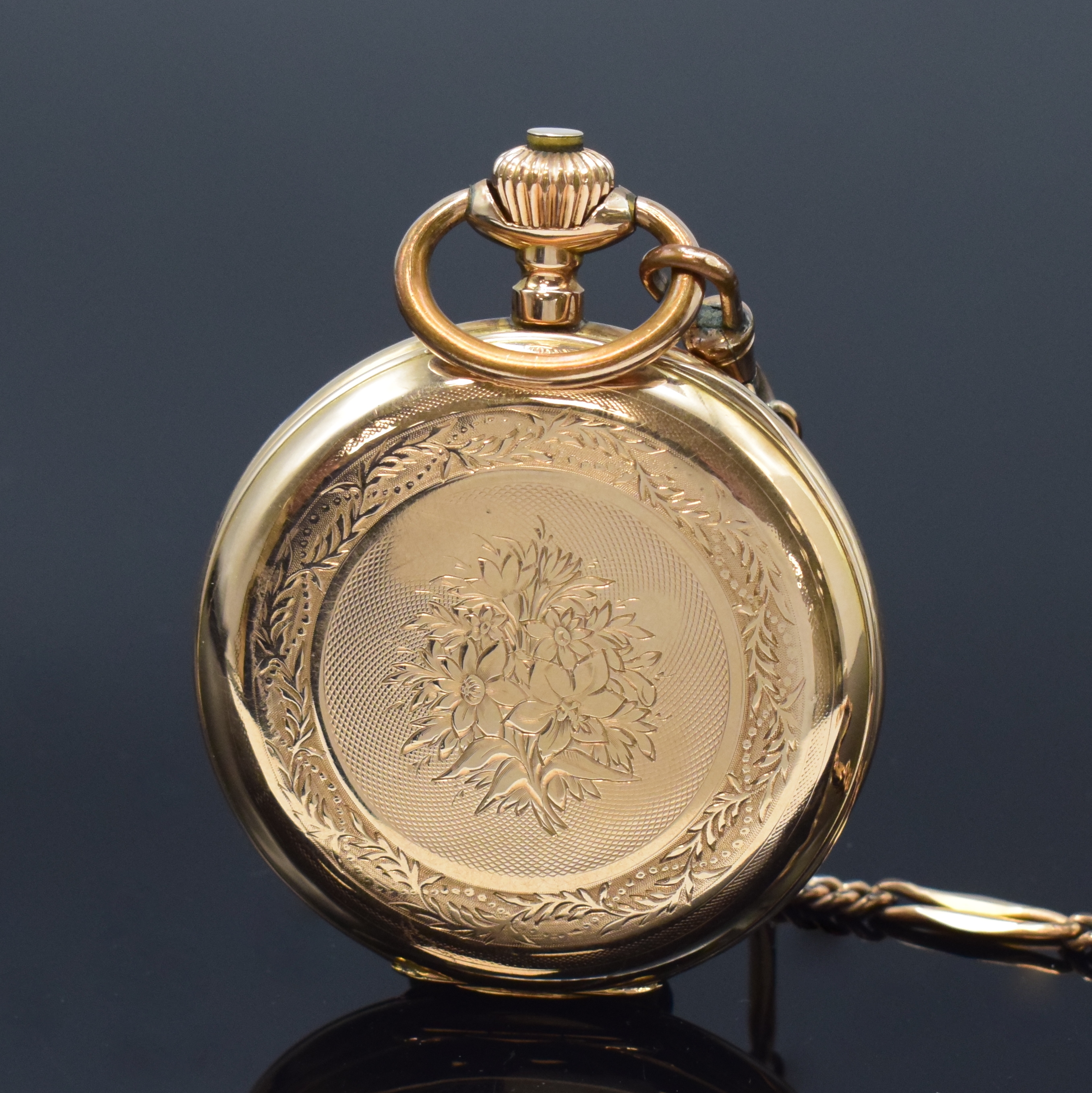 Detail c: ECLIPSE Herrensavonette in RoseG 585/000 mit vergoldeter Kette, Schweiz um 1910, 3- Deckel Goldgeh. dell., Sprung- (m. Monogramm) u. Rückdeckel ...