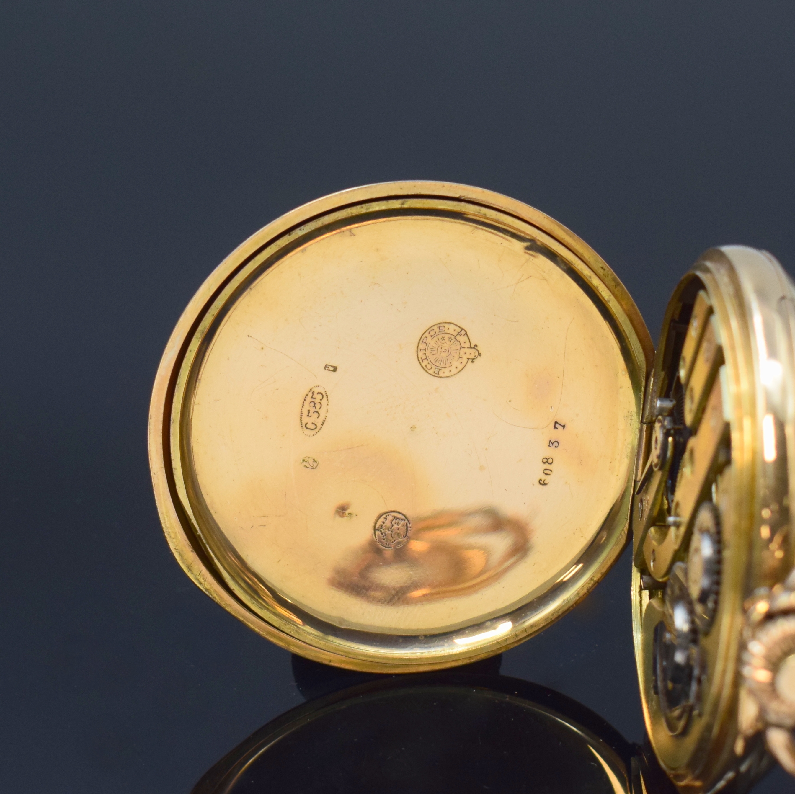 Detail f: ECLIPSE Herrensavonette in RoseG 585/000 mit vergoldeter Kette, Schweiz um 1910, 3- Deckel Goldgeh. dell., Sprung- (m. Monogramm) u. Rückdeckel ...