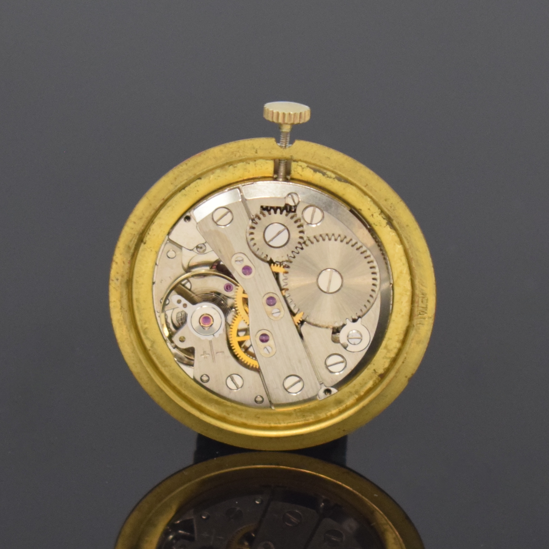 Detail d: SILBERTA Armbanduhr in GG 585/000, Deutschland um 1960, Handaufzug, dünnes Goldgeh. m. Metall-Innengeh., silb. Zifferbl., gold. Indizes u. Zeiger, ...