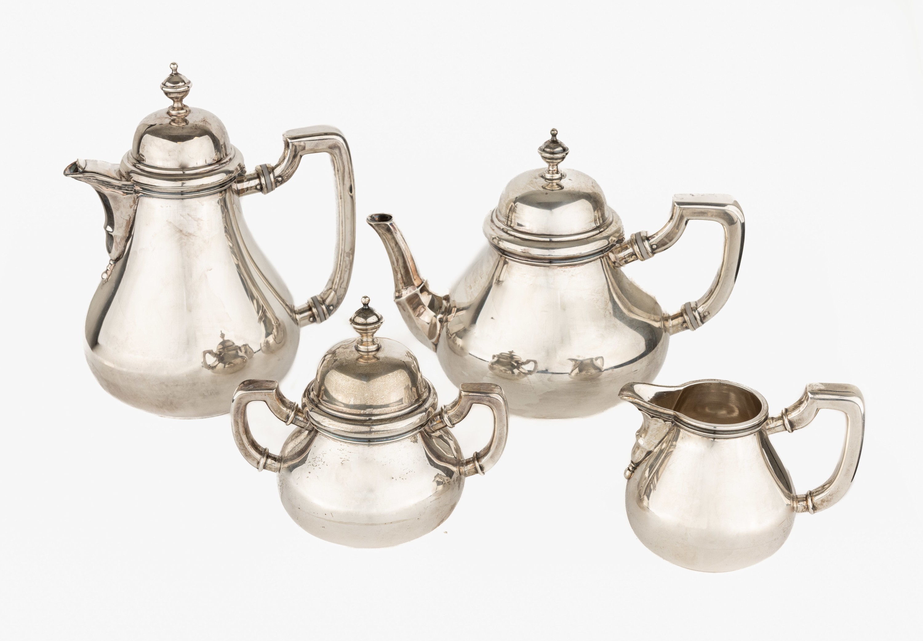 4-tlg. Kaffee- und Teeservice, 925er Silber, Mexiko 1950-60er Jahre, schlichte bauchige Grundform, best. aus: Kaffeekanne, Teekanne, Sahnegießer ...