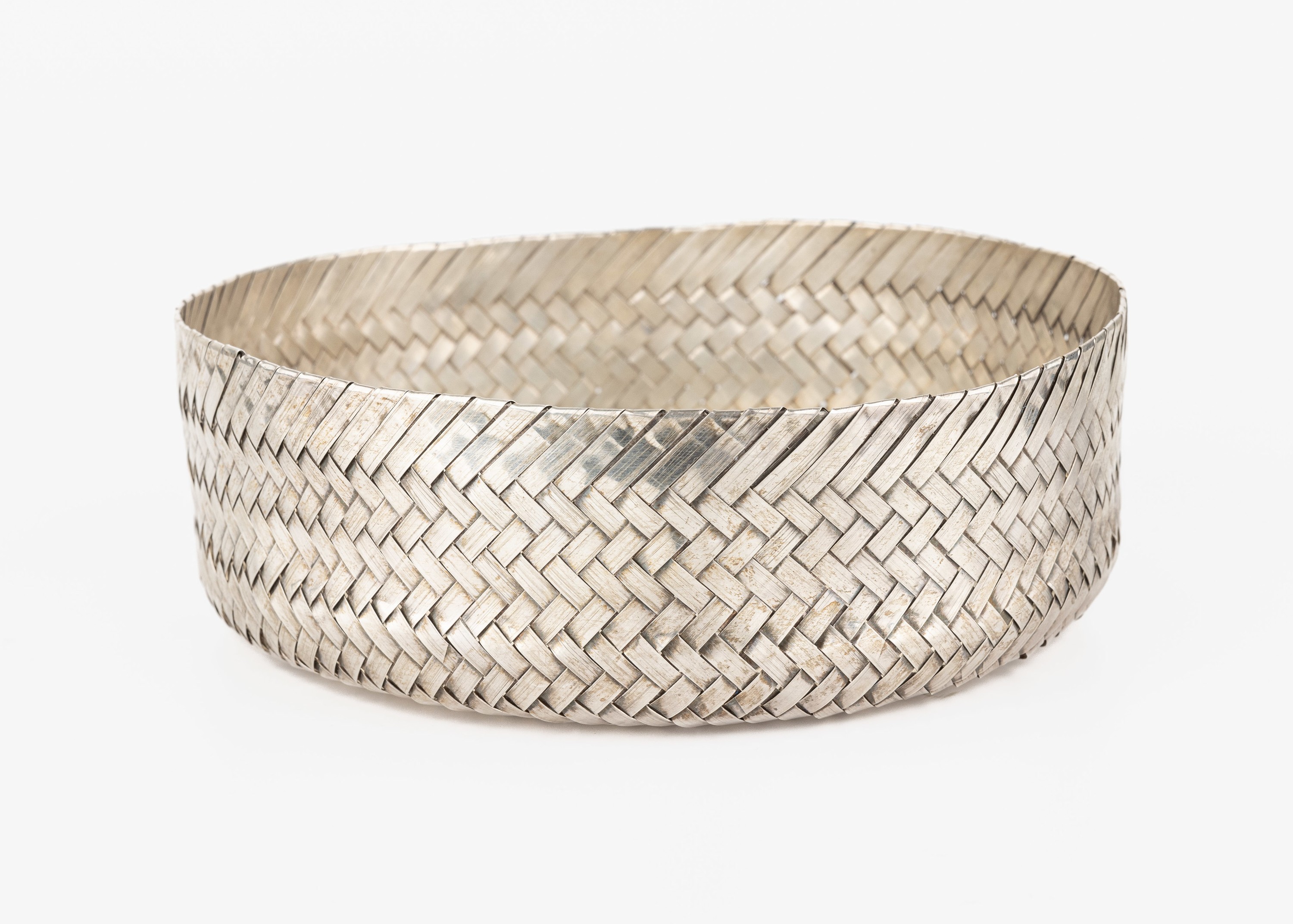 Anbietschale, 925er Silber, aufwendige Flechtarbeit aus Silberstreifen, D. ca. 19 cm,H. ca. 6 cm, ca. 380 g, Gebr.-Spuren