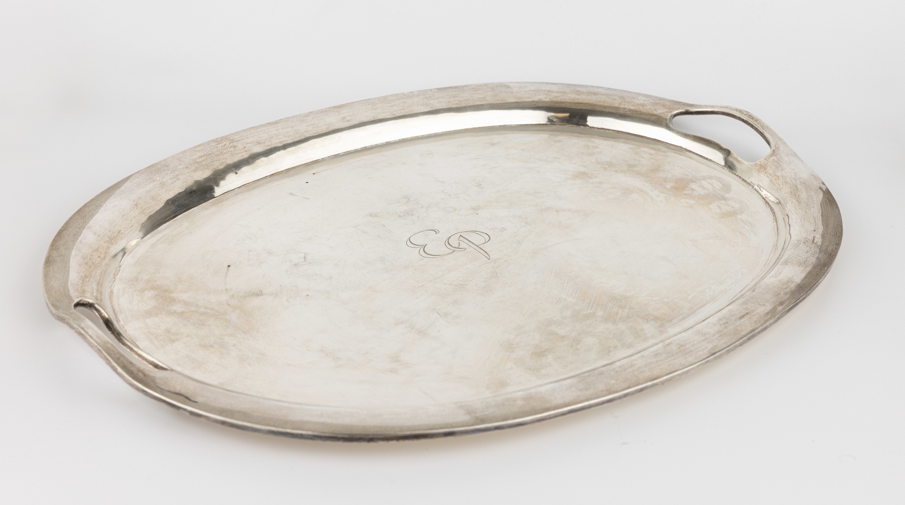 Großes Tablett, 925er Silber, schlichte Gestaltung, oval, Spiegel mit grav. Monogramm EP, rückseitig pers. Gravur, ca. 49 x 36 cm, Gebr.-Spuren ...