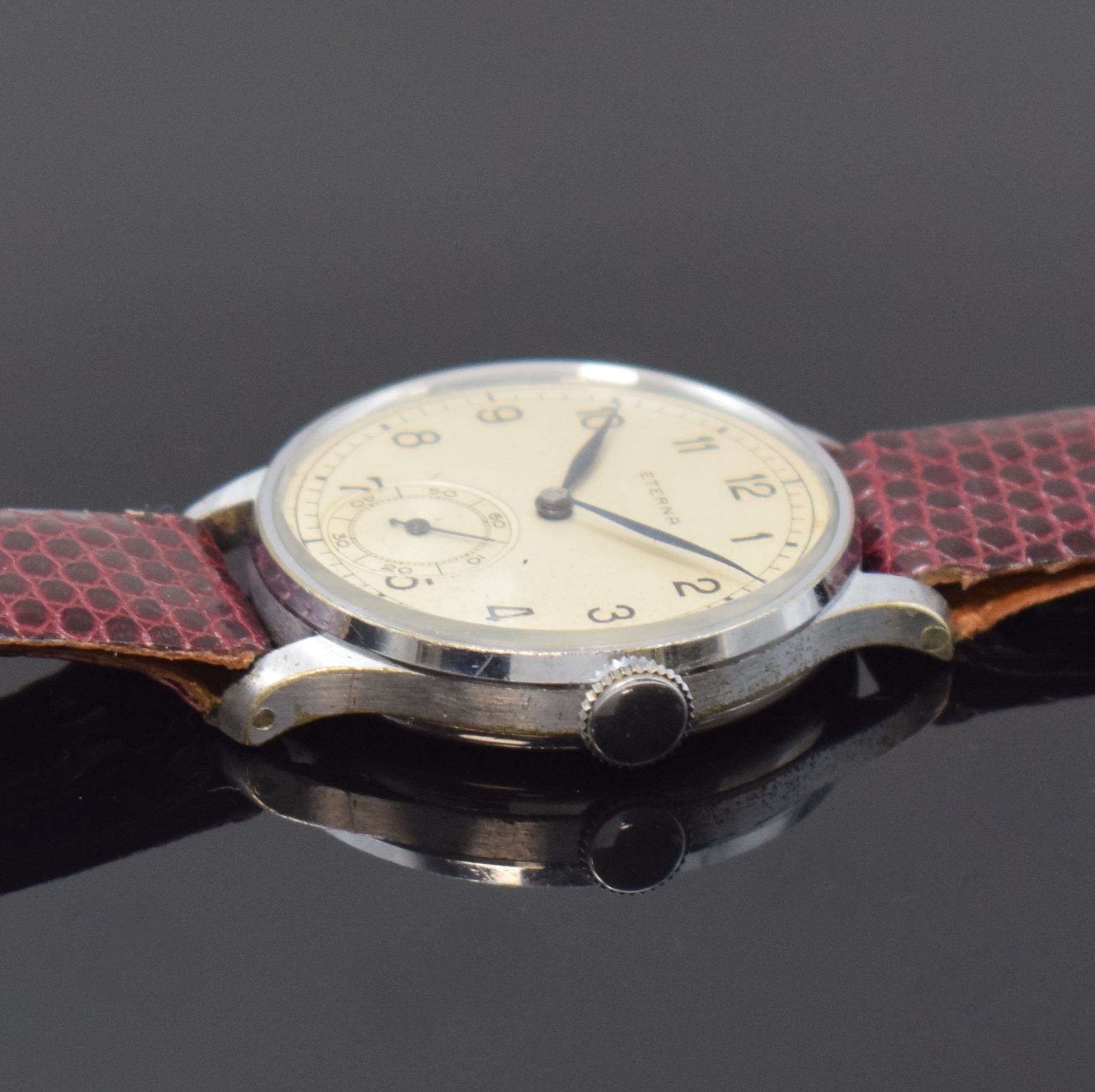 Detail b: ETERNA frühe Armbanduhr, Schweiz um 1930, Handaufzug, verchromtes Geh., Stahlboden aufgedr., silb. orig. Zifferbl. pat., arab. Zahlen, kl. Sek. b. ...