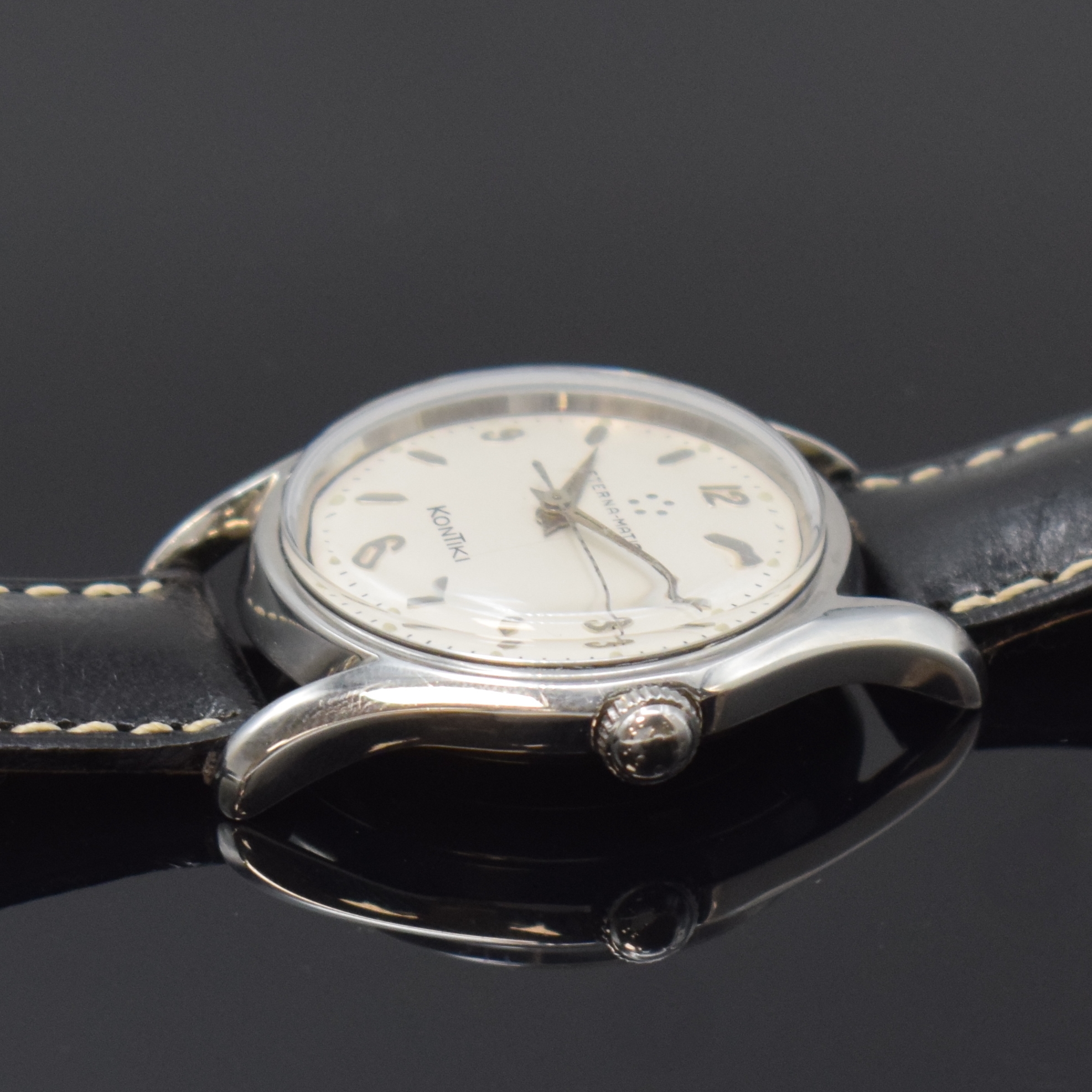 Detail b: ETERNA-MATIC Kontiki Herrenarmbanduhr in Stahl, Schweiz um 1955, Automatik (Rotor fehlt), 2-tlg. Geh., verschr. Boden m. grav. Kontiki-Symbol, silb. ...