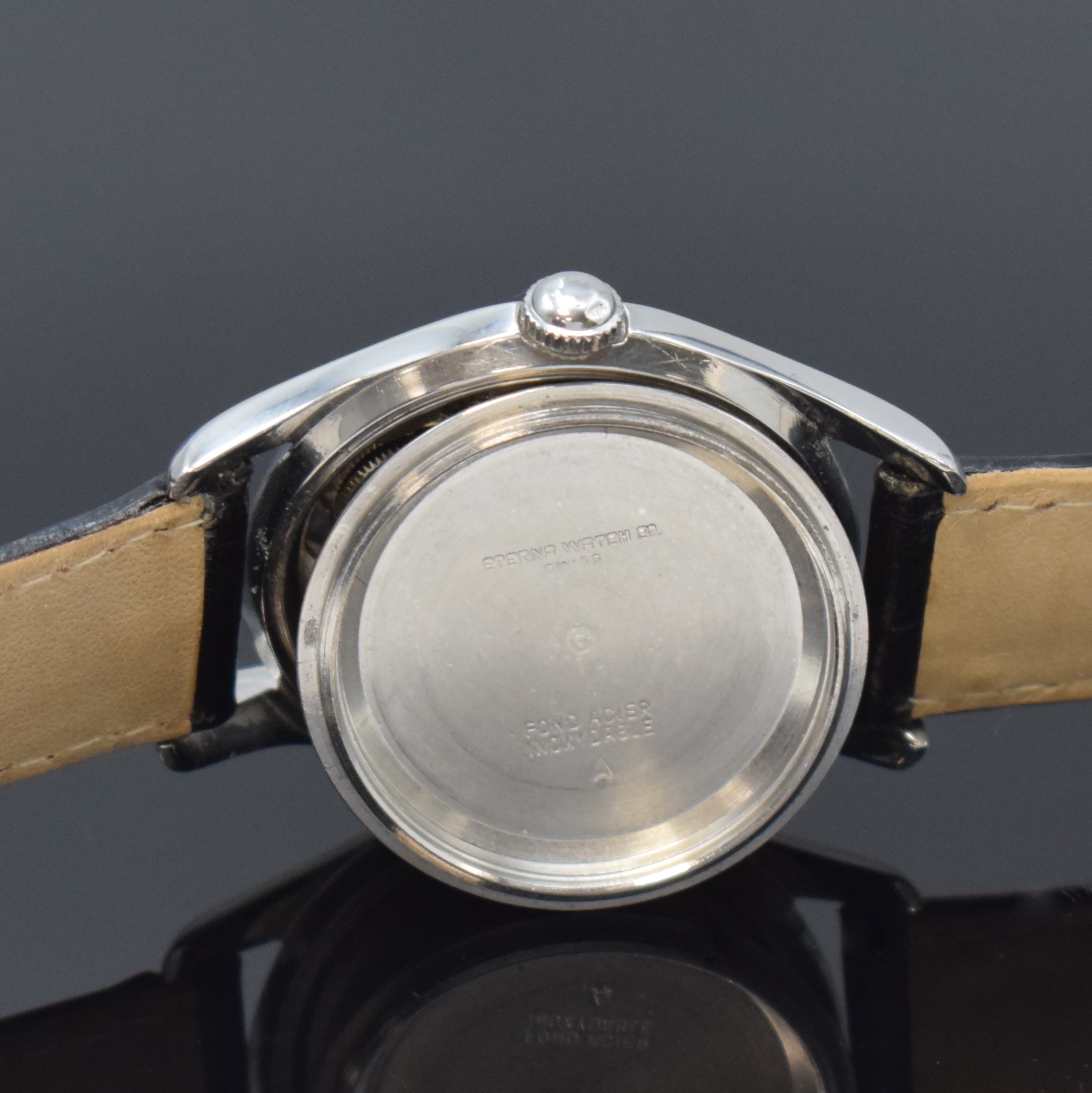 Detail e: ETERNA-MATIC Kontiki Herrenarmbanduhr in Stahl, Schweiz um 1955, Automatik (Rotor fehlt), 2-tlg. Geh., verschr. Boden m. grav. Kontiki-Symbol, silb. ...
