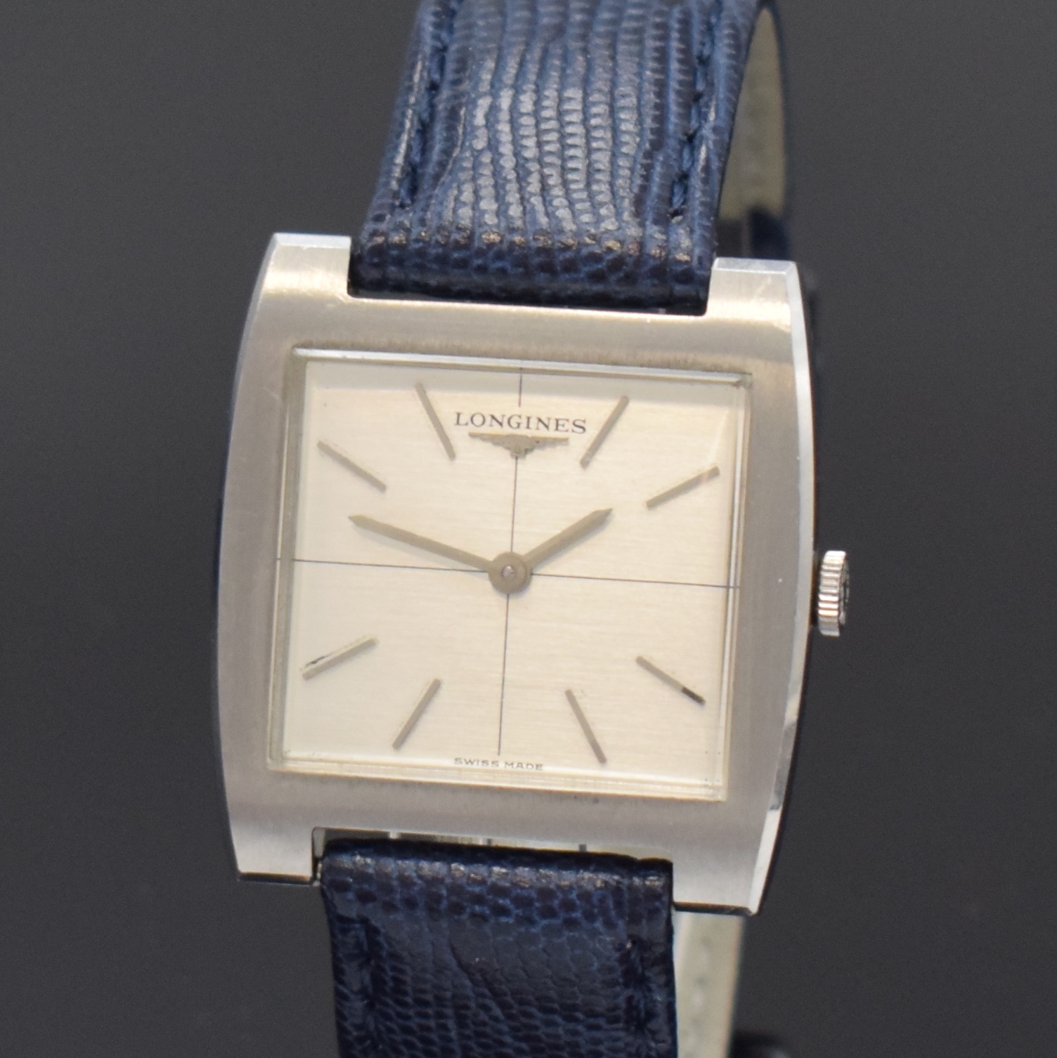 Detail a: LONGINES Armbanduhr Referenz 7686 in Stahl, Schweiz um 1968, Handaufzug, 2-tlg. Geh., Boden aufgedr., orig. Krone, silb. Fadenkreuz-Zifferbl., ...