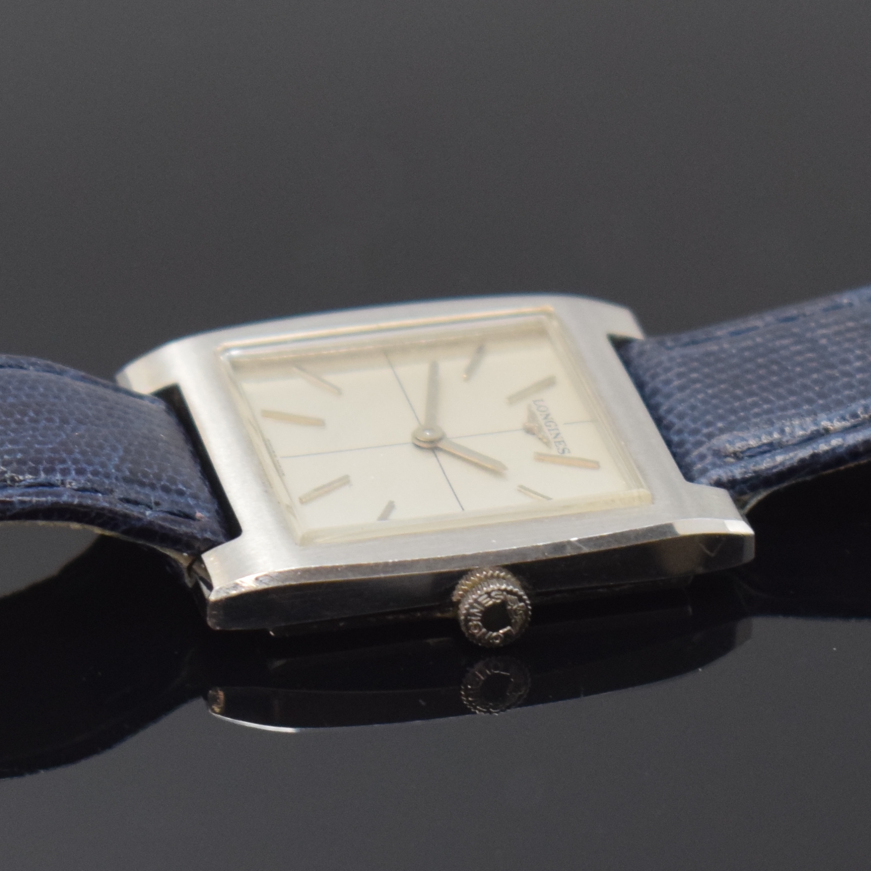 Detail b: LONGINES Armbanduhr Referenz 7686 in Stahl, Schweiz um 1968, Handaufzug, 2-tlg. Geh., Boden aufgedr., orig. Krone, silb. Fadenkreuz-Zifferbl., ...