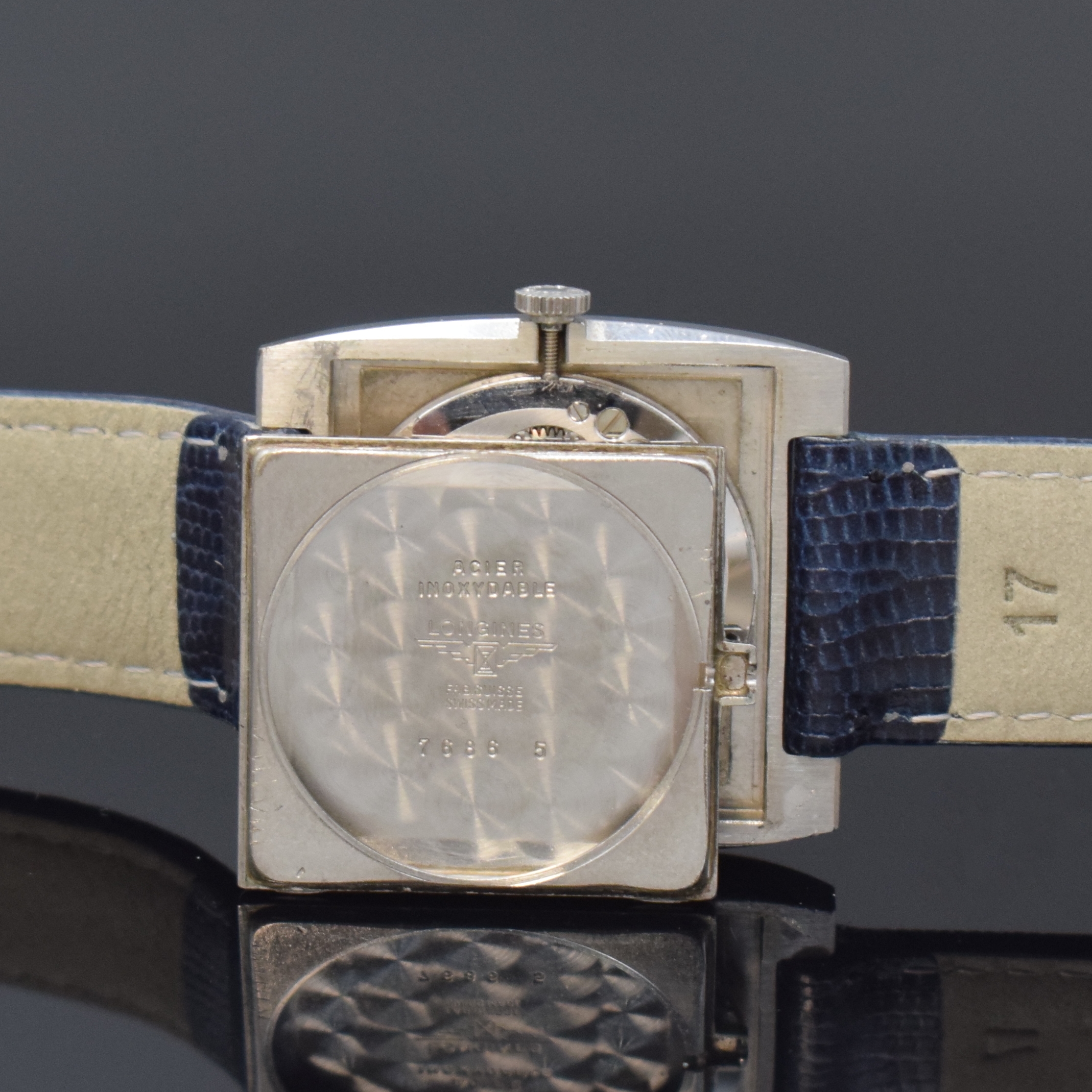 Detail e: LONGINES Armbanduhr Referenz 7686 in Stahl, Schweiz um 1968, Handaufzug, 2-tlg. Geh., Boden aufgedr., orig. Krone, silb. Fadenkreuz-Zifferbl., ...