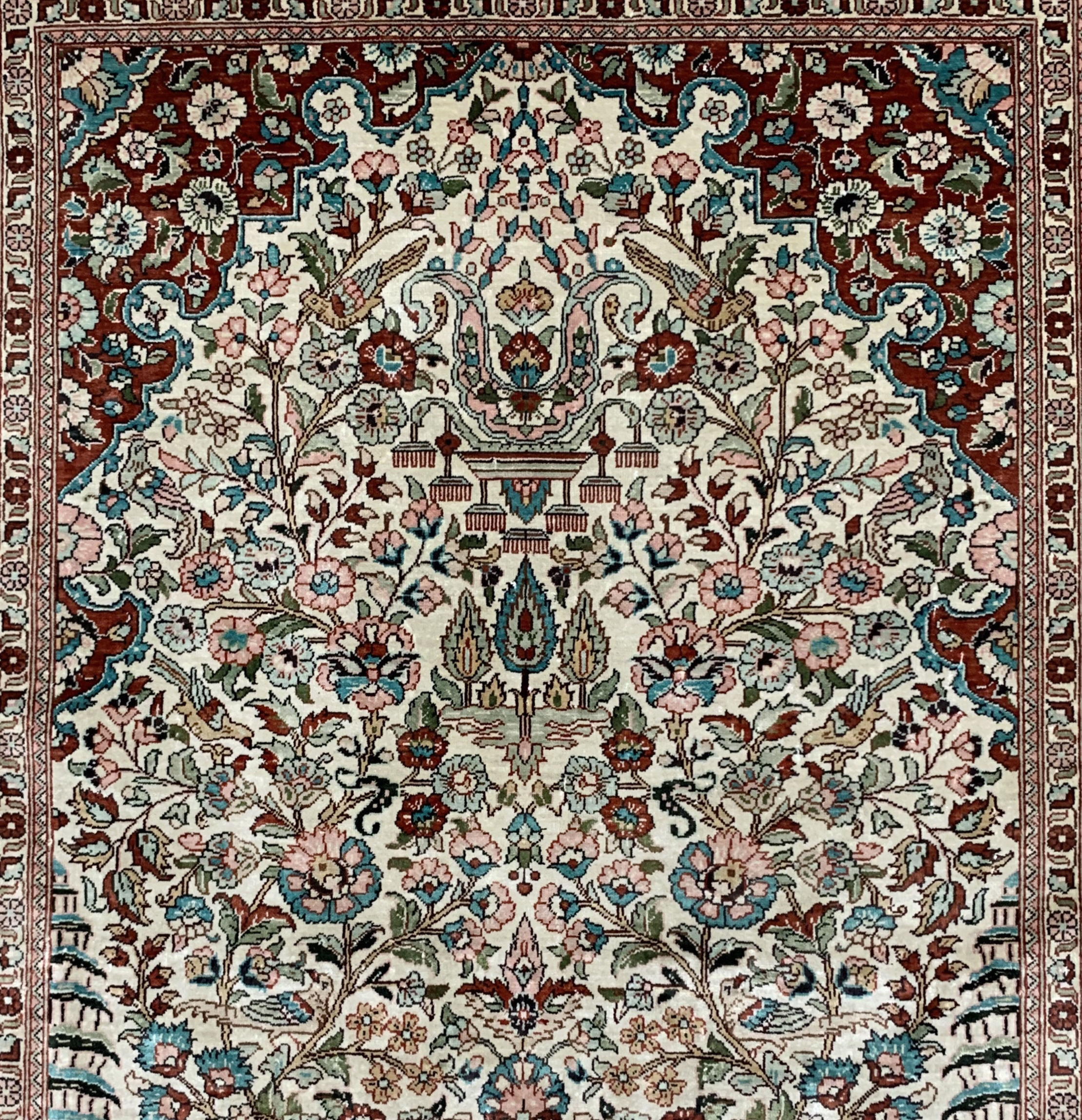 Detail b: China Hereke, ca. 50 Jahre, reine Naturseide, ca. 120 x 80 cm, EHZ: 2