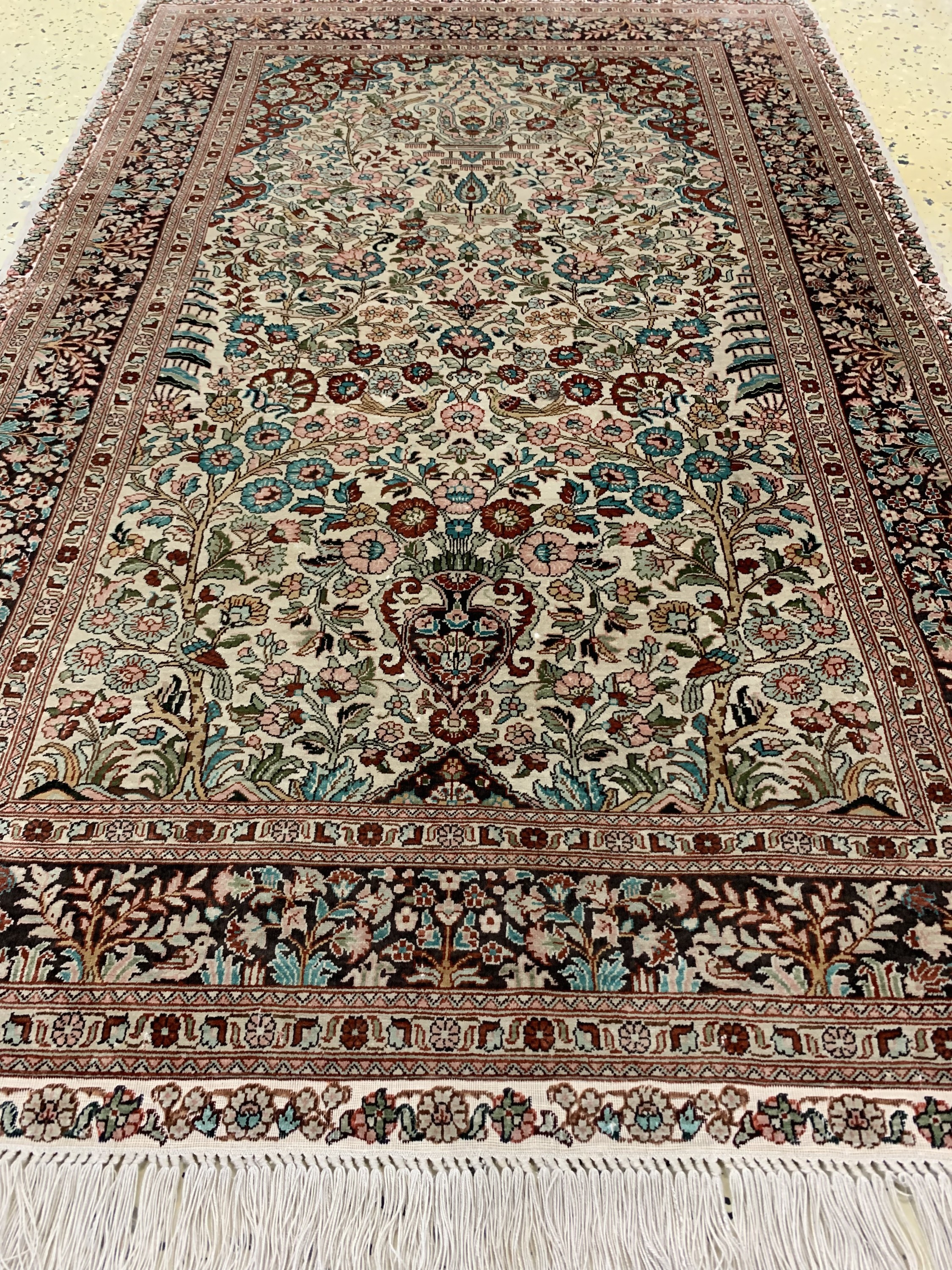 Detail c: China Hereke, ca. 50 Jahre, reine Naturseide, ca. 120 x 80 cm, EHZ: 2