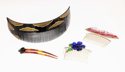 Image 26753514 - Lot 10 hair combs of collection clearance: besides 2 hair slides