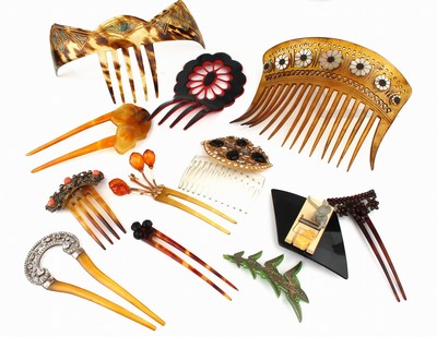 26753514a - Lot 10 hair combs of collection clearance: besides 2 hair slides