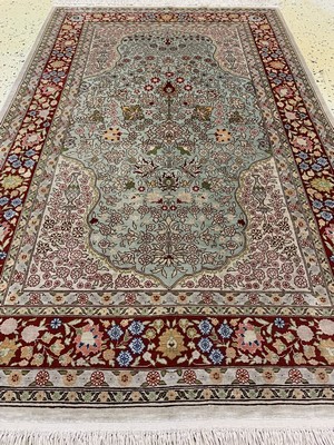 26753544b - Hereke Seide, Turkey, approx. 50 years, pure natural silk, approx. 130 x 82 cm, condition: 2, fringes damaged. Rugs, Carpets & Flatweaves
