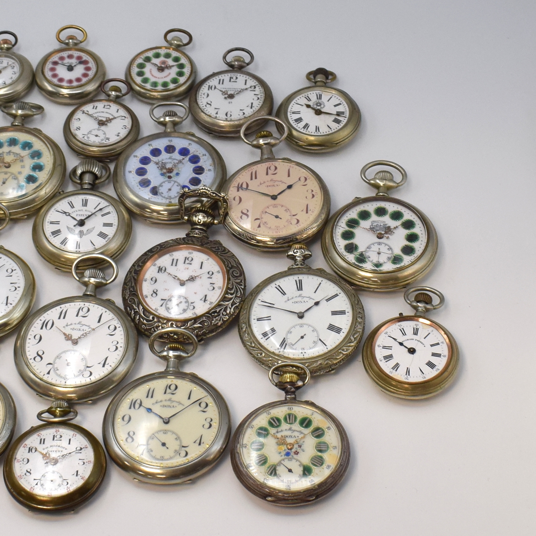 Detail a: 9 DOXA und 18 weitere Taschenuhren, Schweiz um 1890-1920, Kronenaufzug, 15x Rosskopf, 6x Eisenbahnmotiv, 3x Jägermotiv, 1x Bobfahrer- motiv, 8x ...