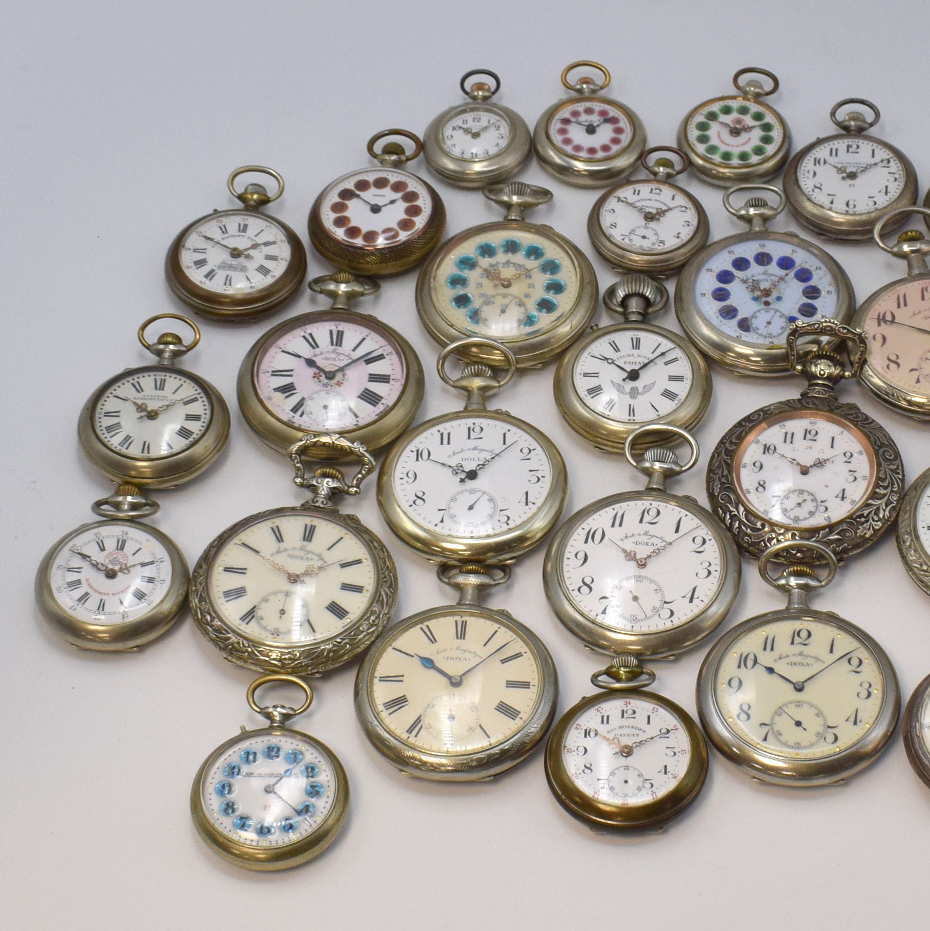 Detail b: 9 DOXA und 18 weitere Taschenuhren, Schweiz um 1890-1920, Kronenaufzug, 15x Rosskopf, 6x Eisenbahnmotiv, 3x Jägermotiv, 1x Bobfahrer- motiv, 8x ...