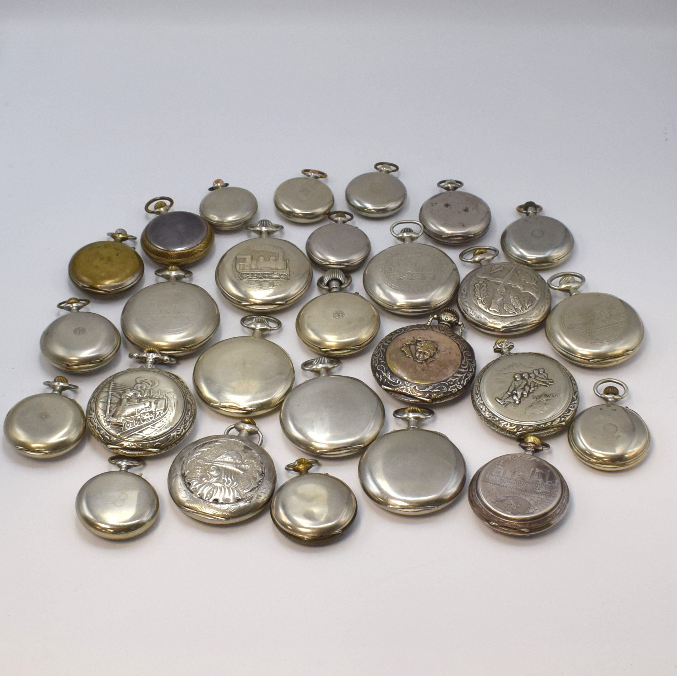 Detail c: 9 DOXA und 18 weitere Taschenuhren, Schweiz um 1890-1920, Kronenaufzug, 15x Rosskopf, 6x Eisenbahnmotiv, 3x Jägermotiv, 1x Bobfahrer- motiv, 8x ...