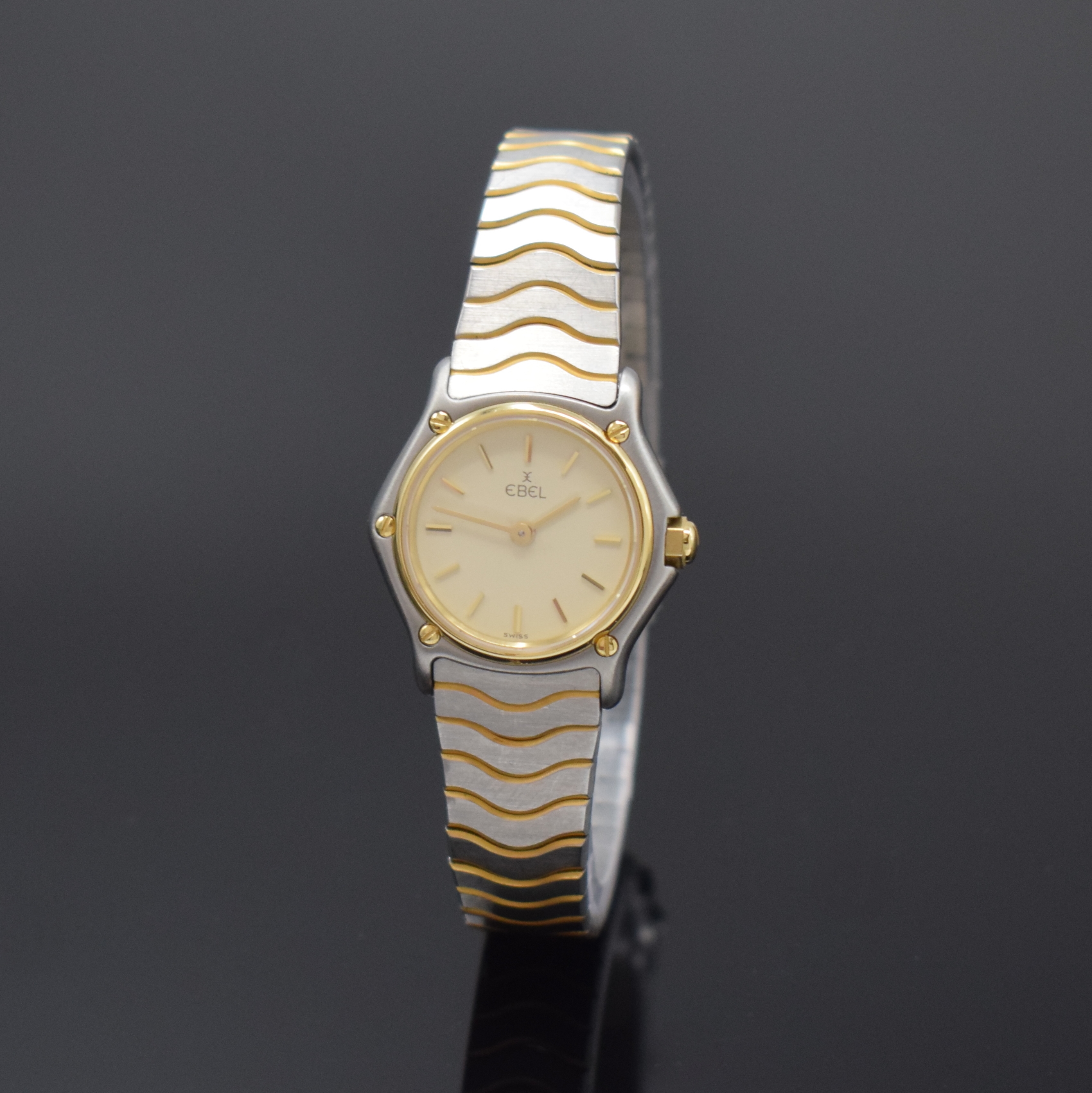 EBEL Classic Wave Damenarmbanduhr in Stahl/ Gold Referenz 166901, Schweiz um 1990, quarz, über Lünette 5-fach verschr., Wellengliederband, ...