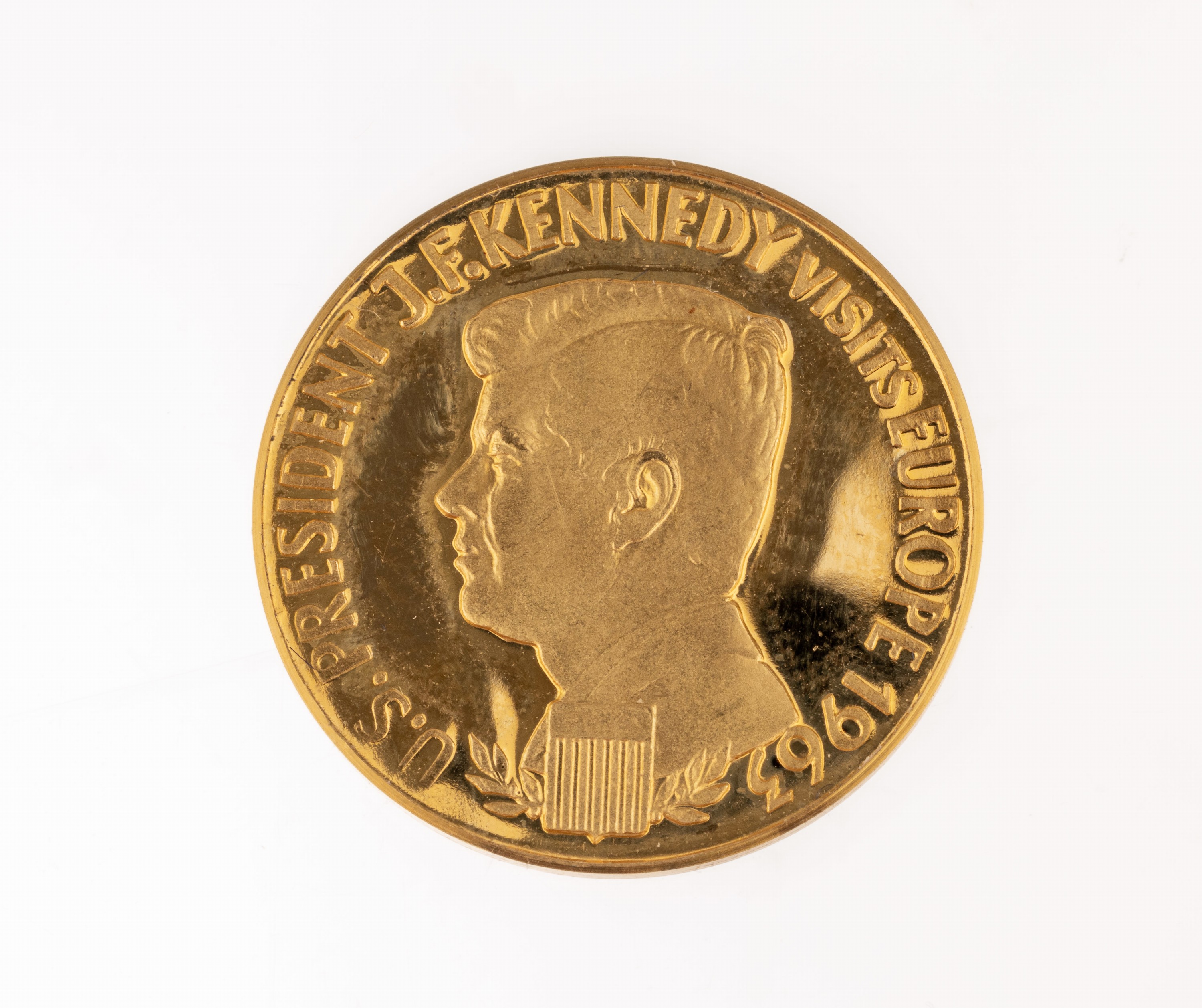 Medaille "Kennedy", 986er Gold, AV: John Fitzgerald Kennedy im Profil, Umschrift "U.S. President J.Kennedy visits Europe 1963, AV: ...